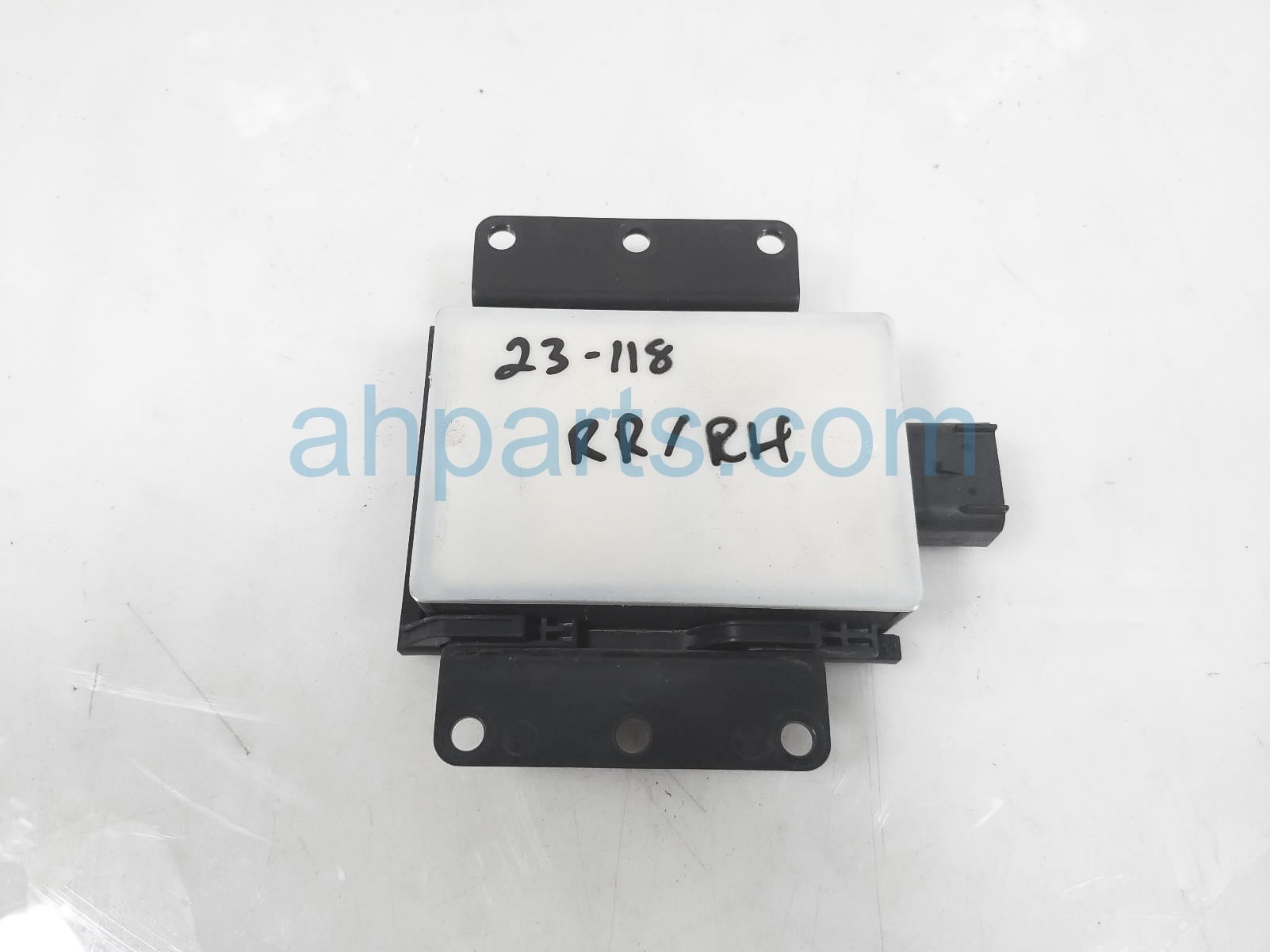 $125 Volvo RR/RH OBJECT SENSOR CONTROL UNIT