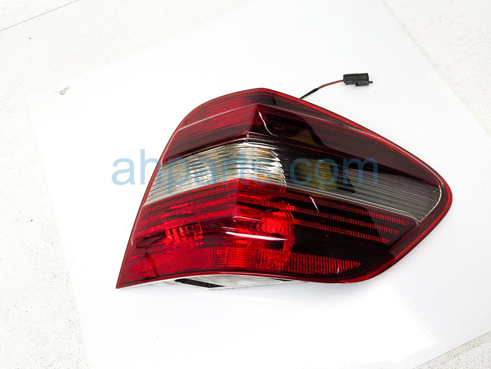 $85 Mercedes RH TAIL LAMP / LIGHT