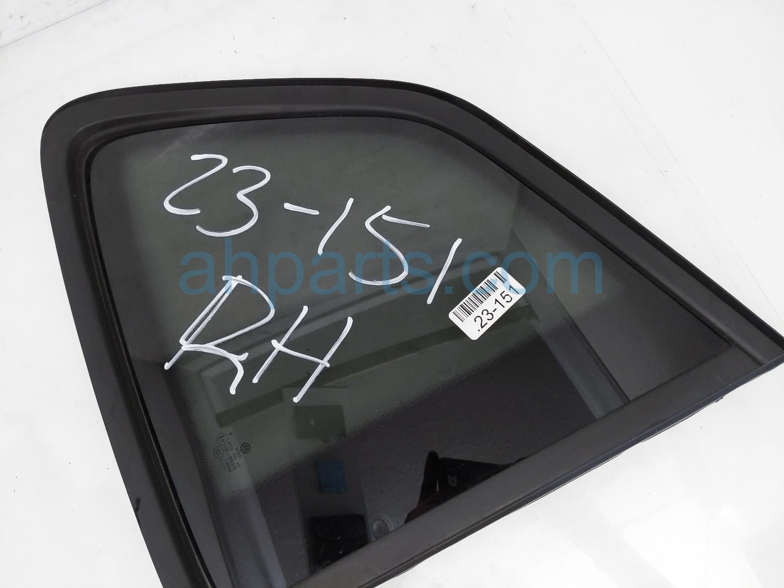 $99 Volkswagen RH QUARTER WINDOW GLASS