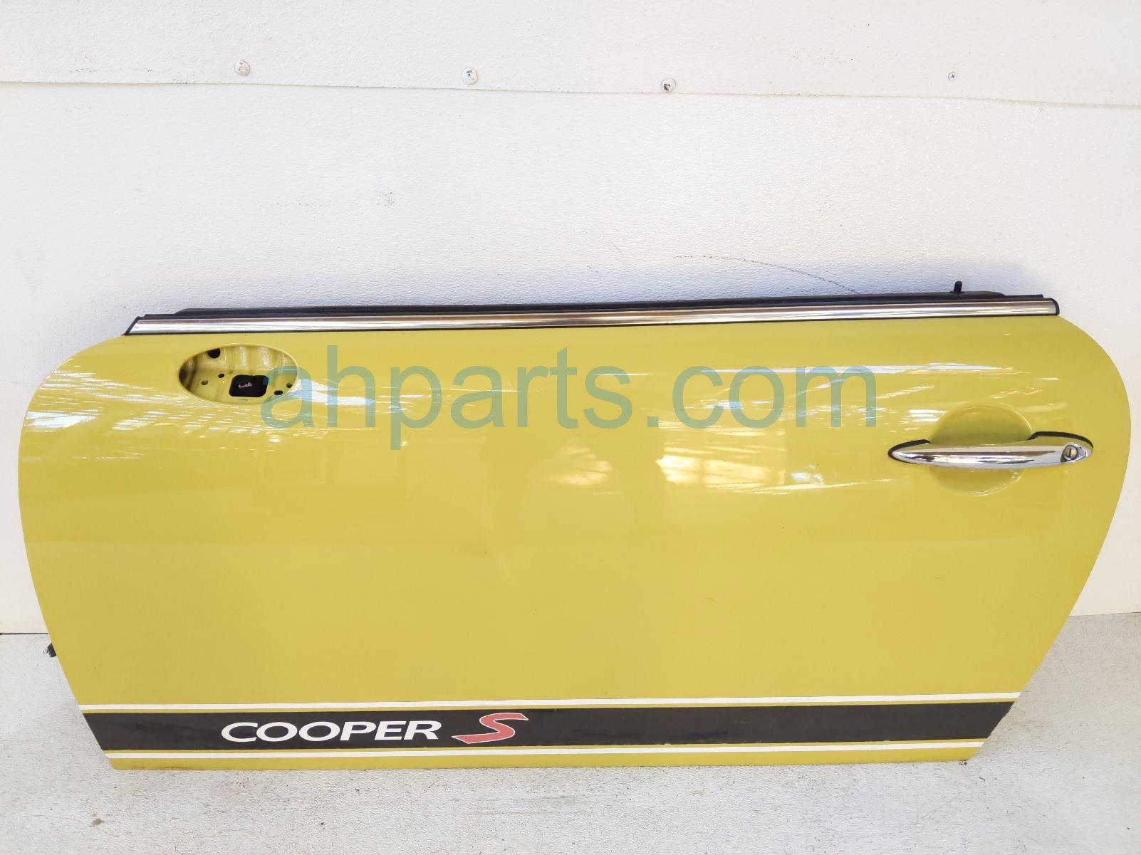 $150 BMW FR/LH Door - Yellow