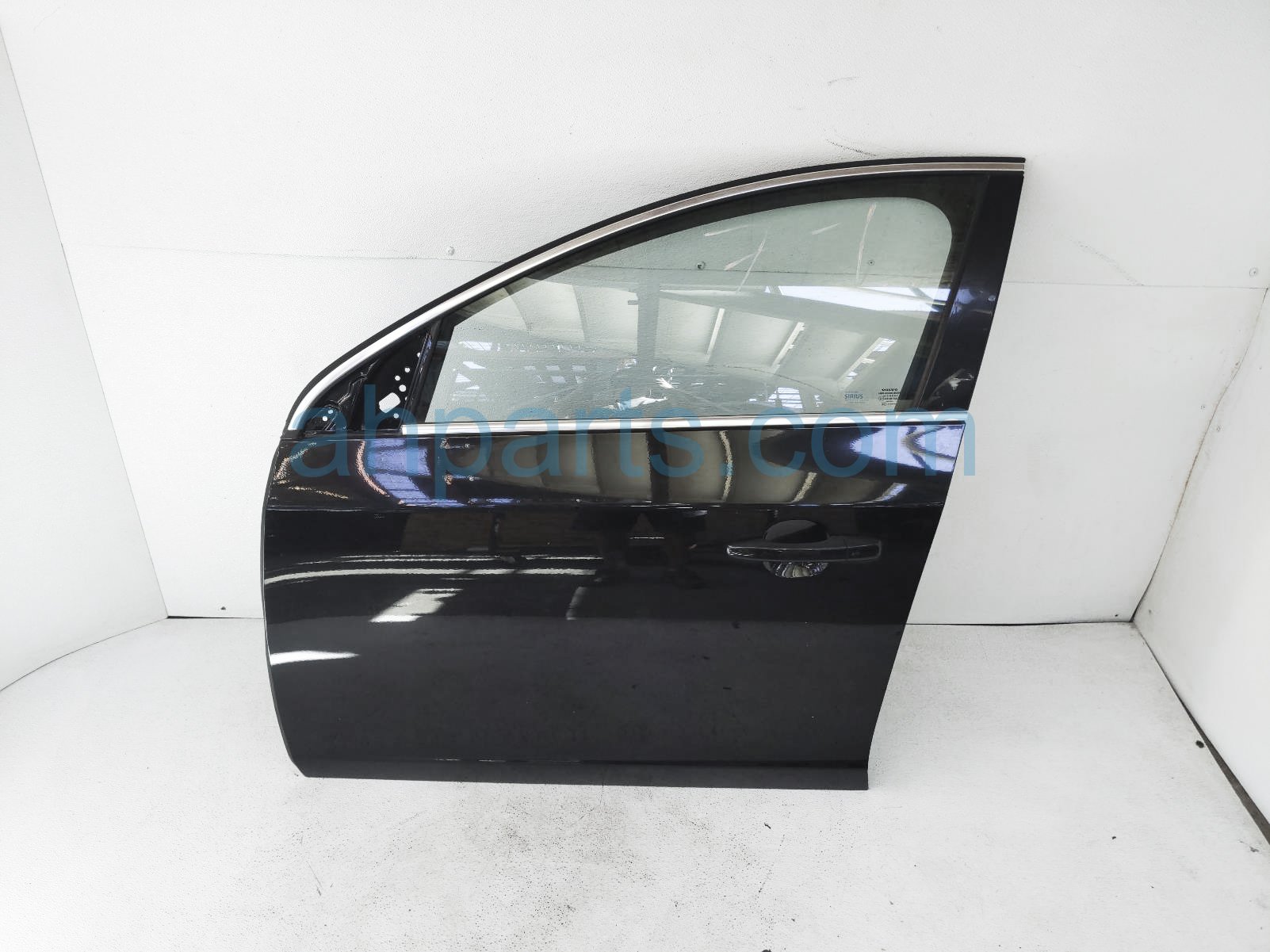 $299 Volvo FR/LH DOOR - BLACK - NO MIRROR/TRIM