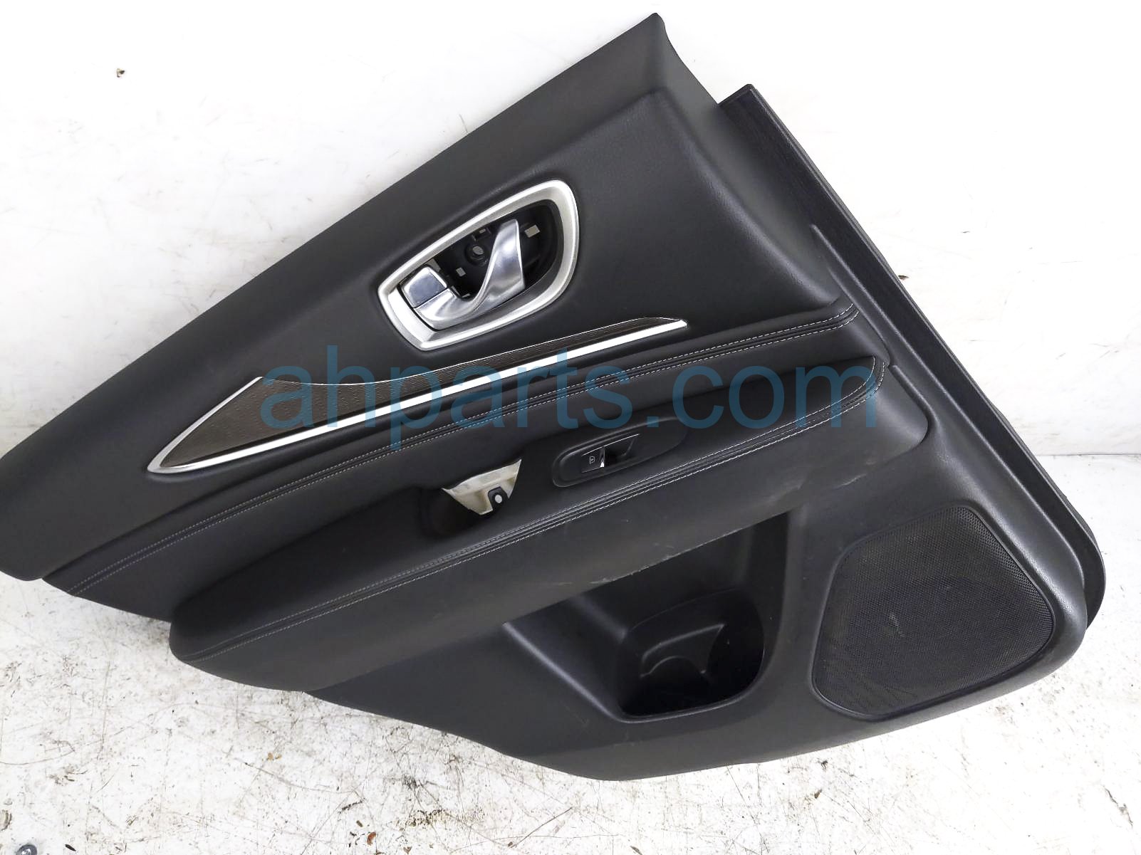 $125 Infiniti RR/LH INSIDE DOOR TRIM PANEL - BLACK