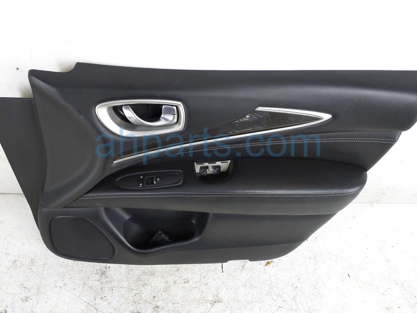 $175 Infiniti FR/RH INSIDE DOOR TRIM PANEL - BLACK