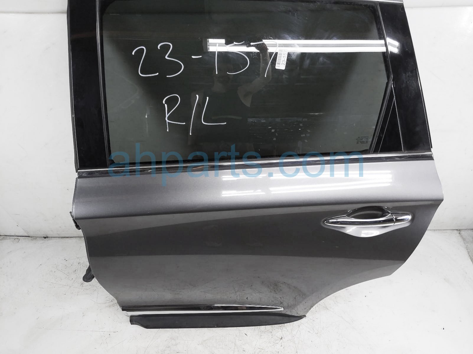 $645 Infiniti RR/LH DOOR - GREY - NO INSIDE TRIM