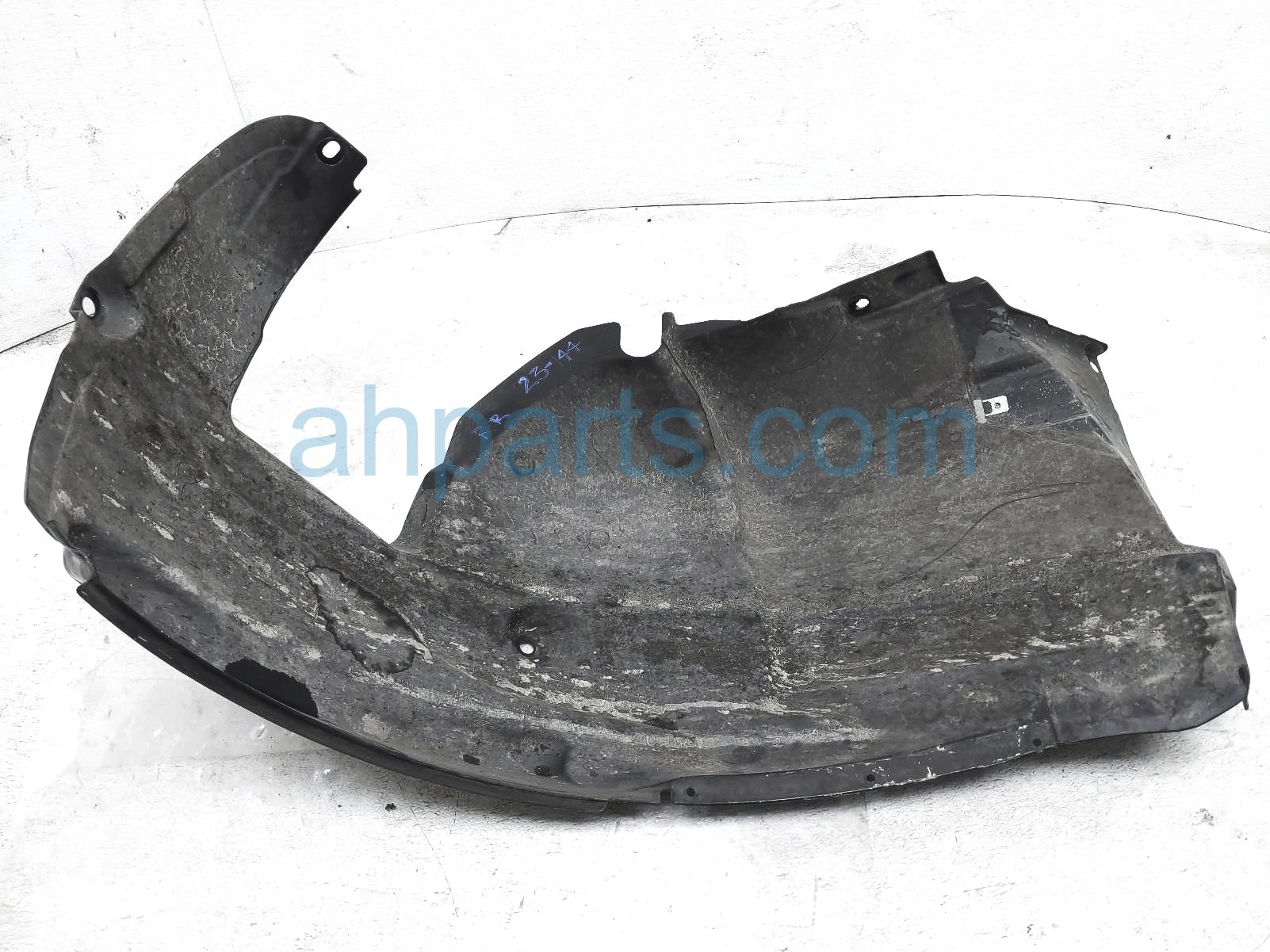 $33 BMW FR/RH REARWARD INNER FENDER LINER