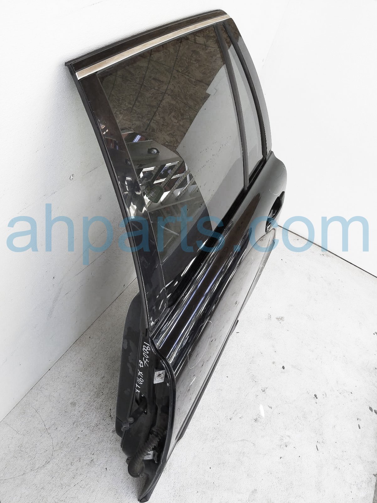 $250 Volvo RR/LH DOOR - BLACK