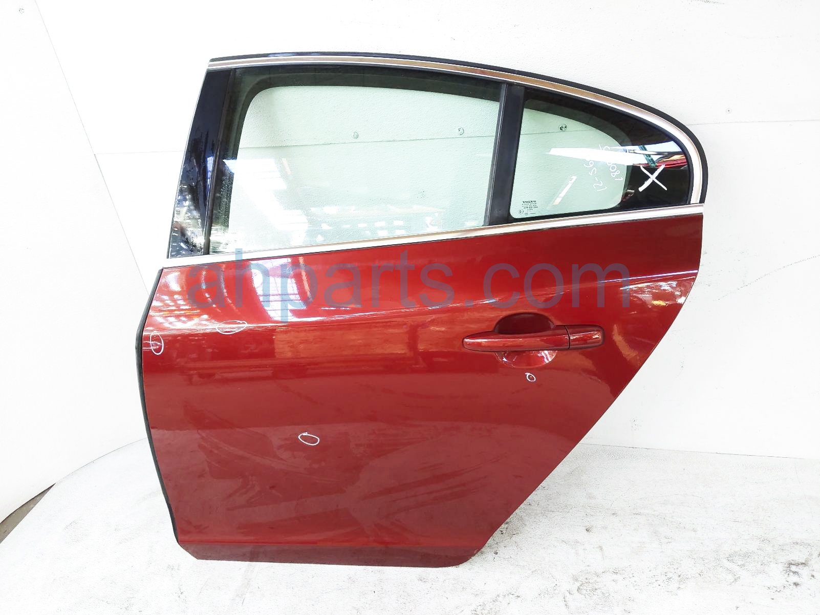 $199 Volvo RR/LH DOOR - RED -  W/O TRIM PANEL