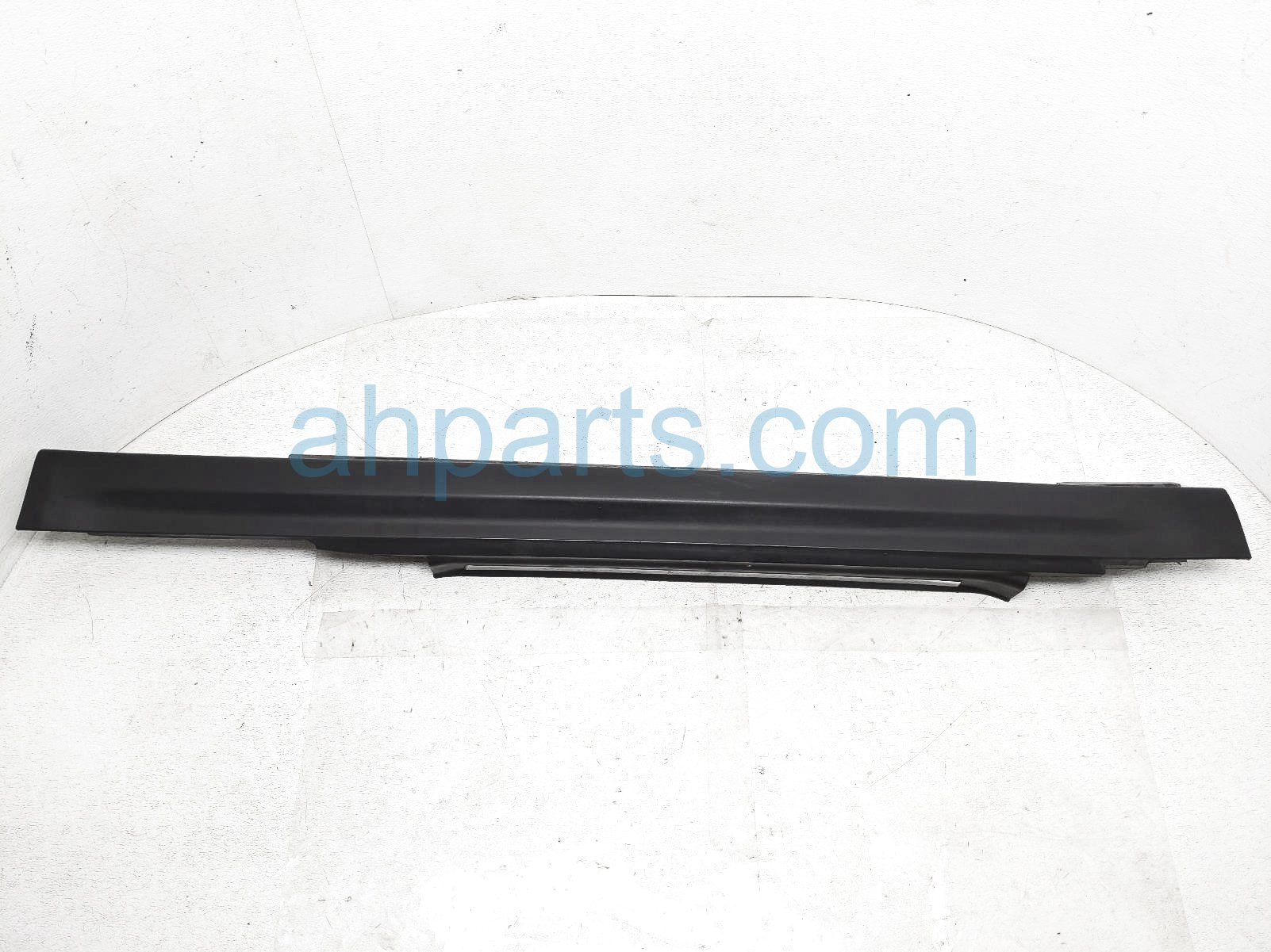 $69 BMW RH SIDE SKIRT / MOLDING - BLACK