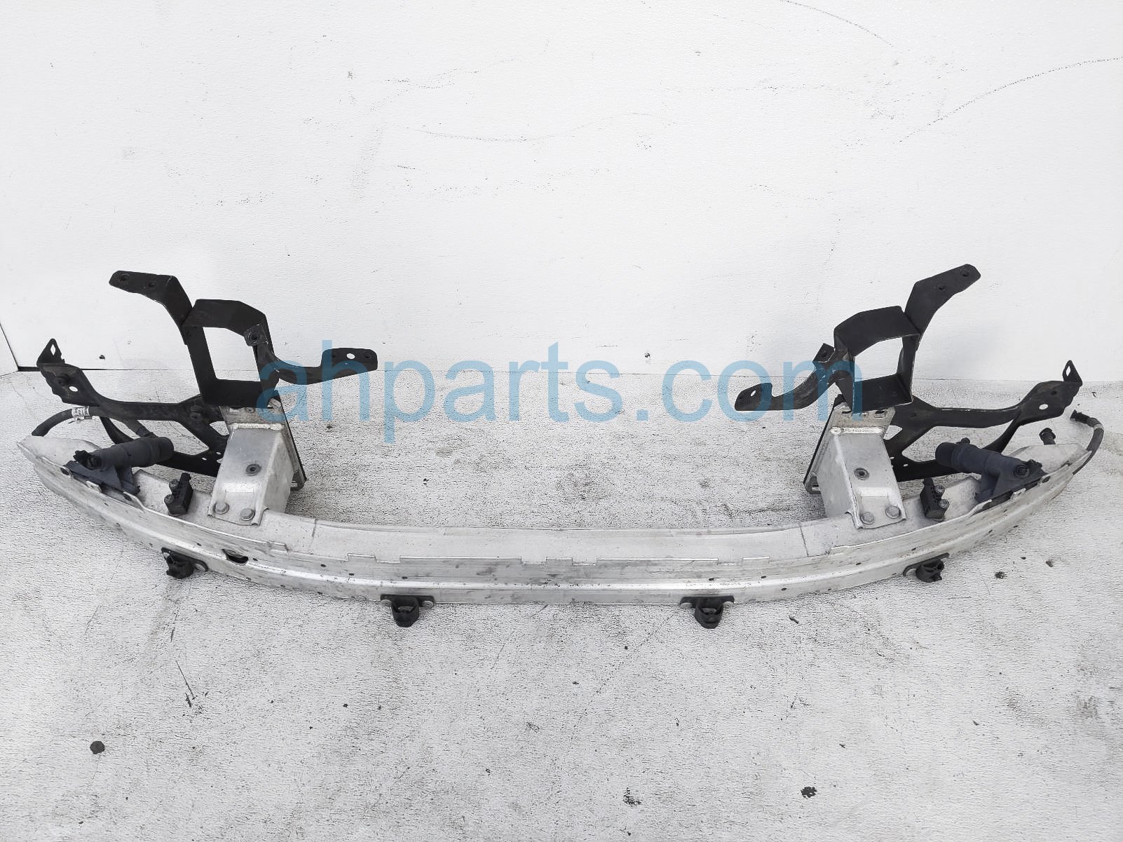 $125 BMW FRONT BUMPER REINFORCEMENT BAR - SLV