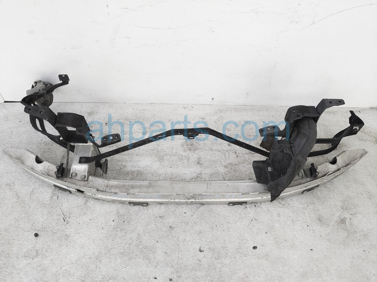 $100 BMW FRONT BUMPER REINFORCEMENT BAR - SLV