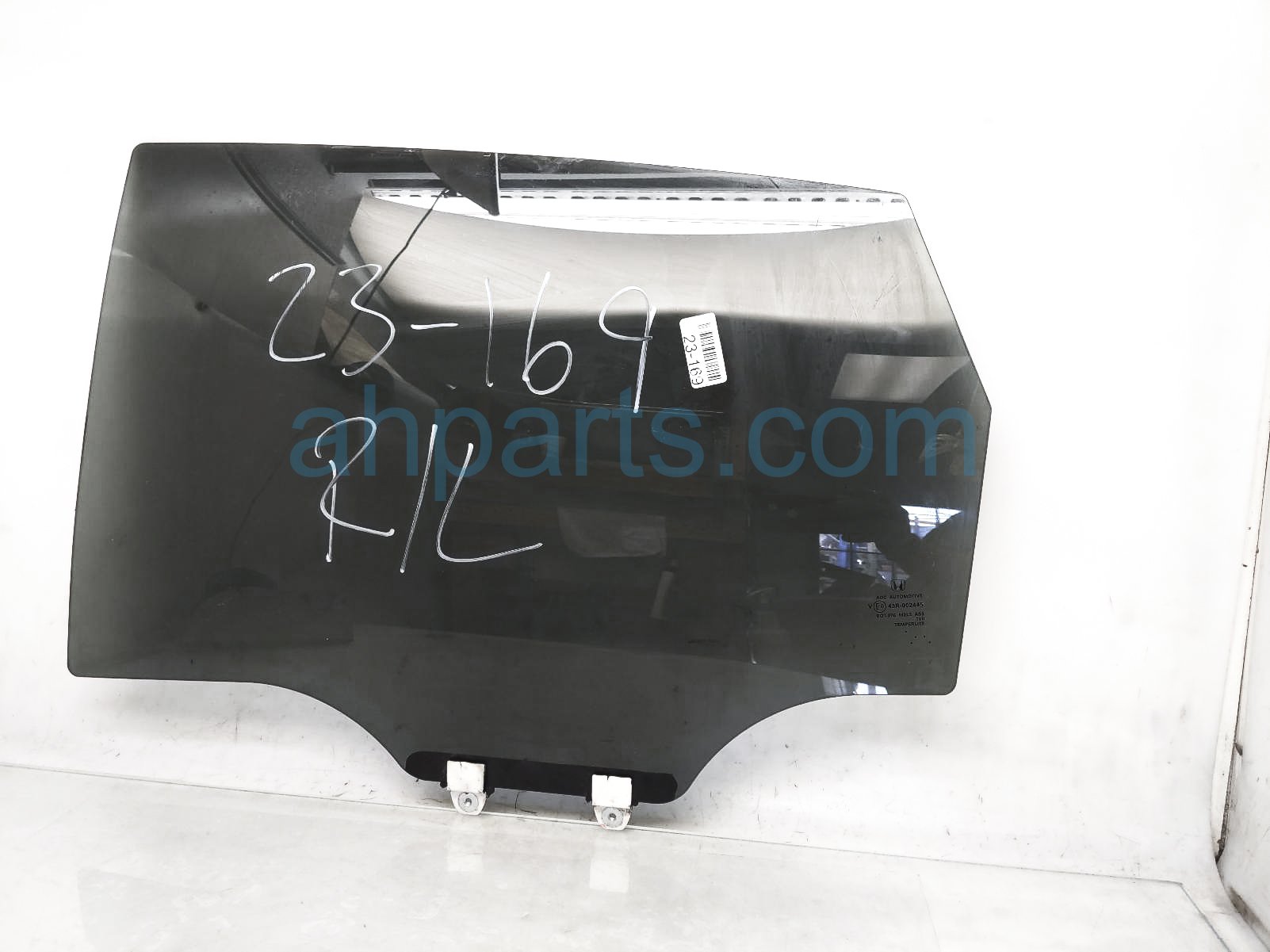 $65 Honda RR/LH DOOR WINDOW GLASS  TINTED