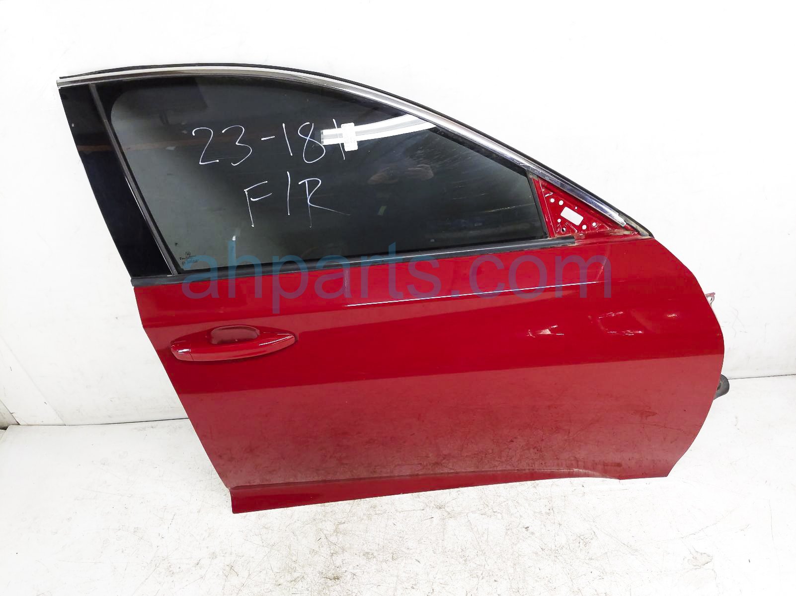 $825 Honda FR/RH DOOR - RED- NO MIRROR NO TRIM