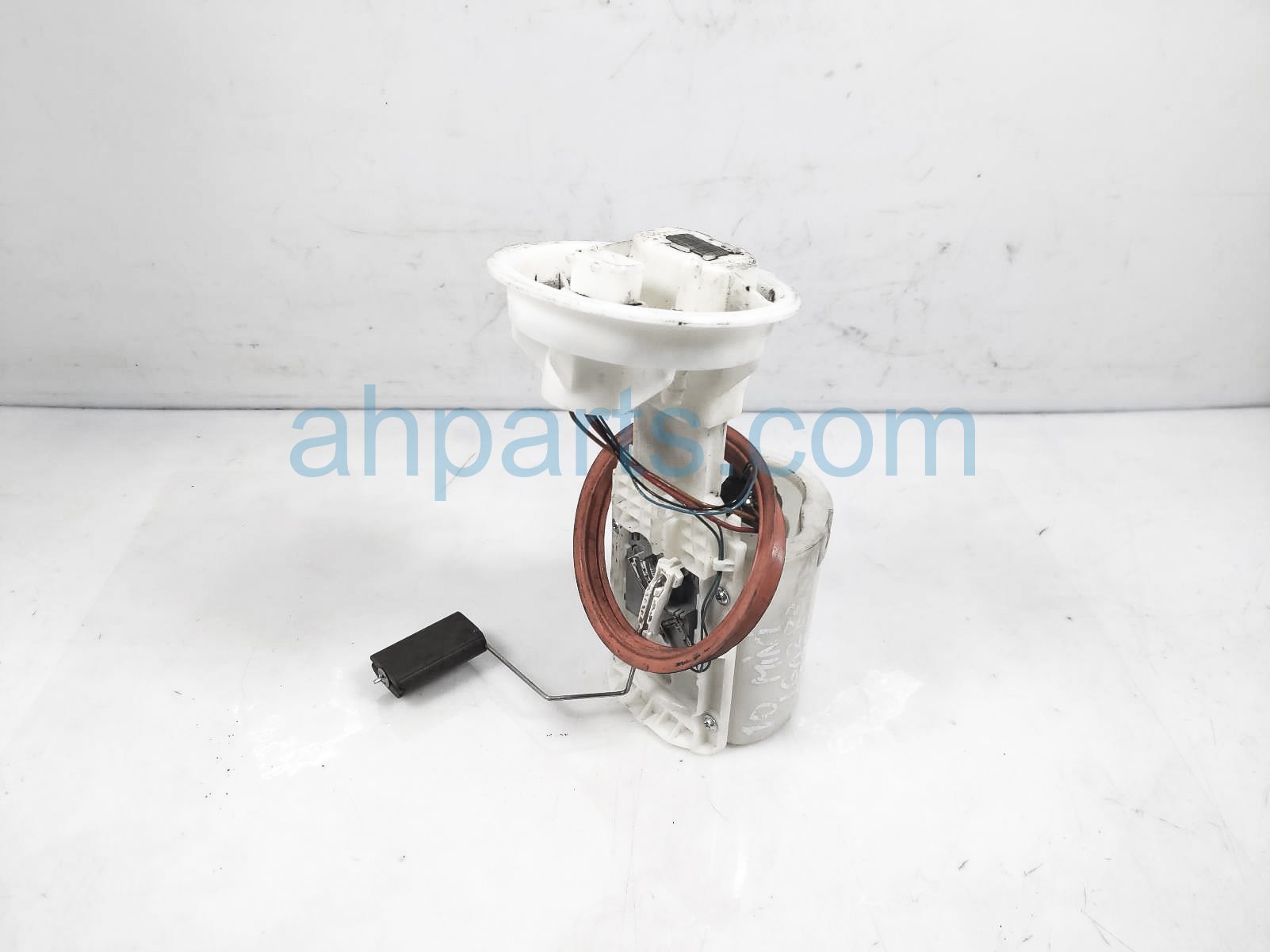 $75 BMW GAS / FUEL PUMP ASSY