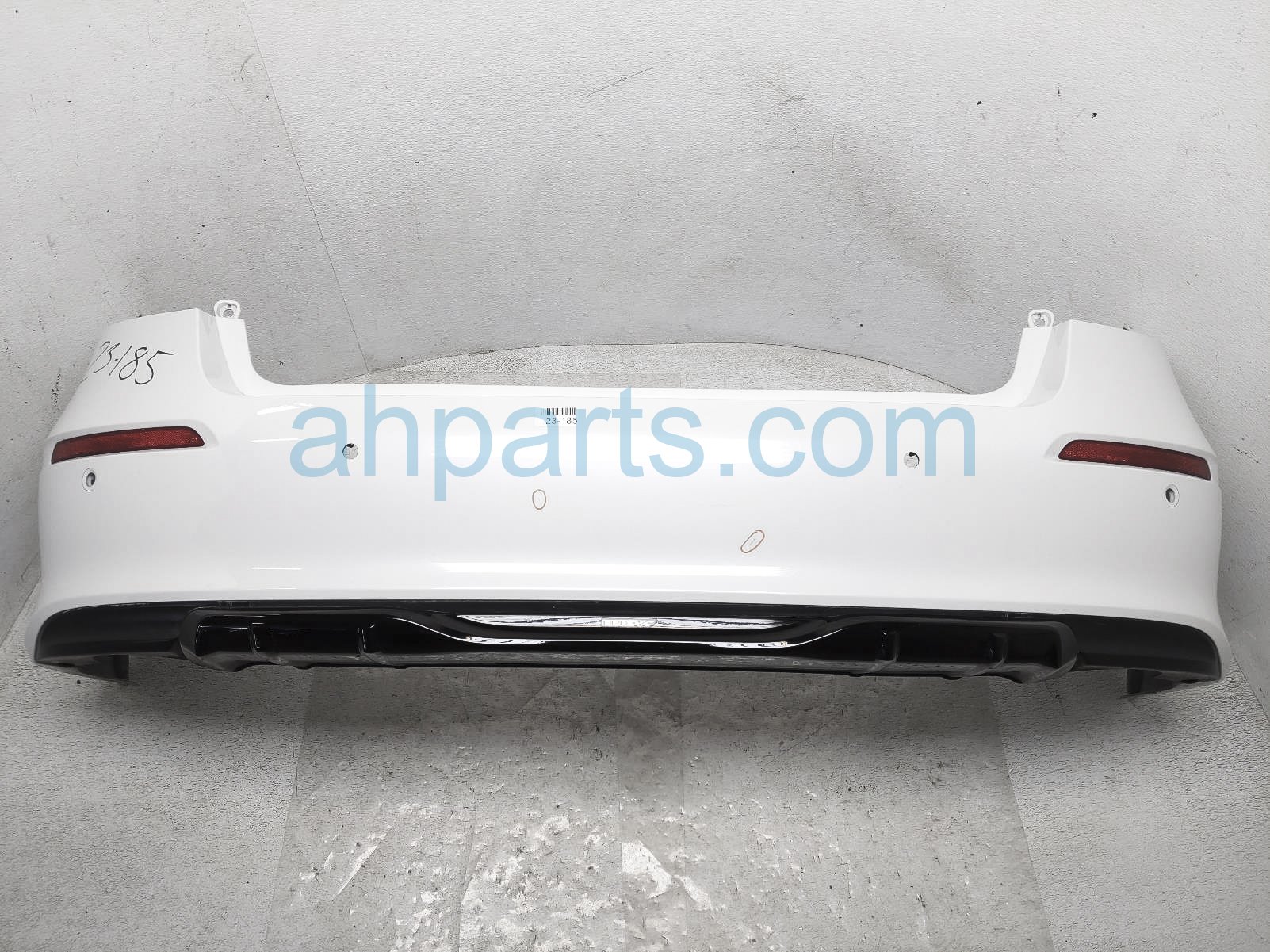 $500 Honda REAR BUMPER COVER - WHITE - NOTES