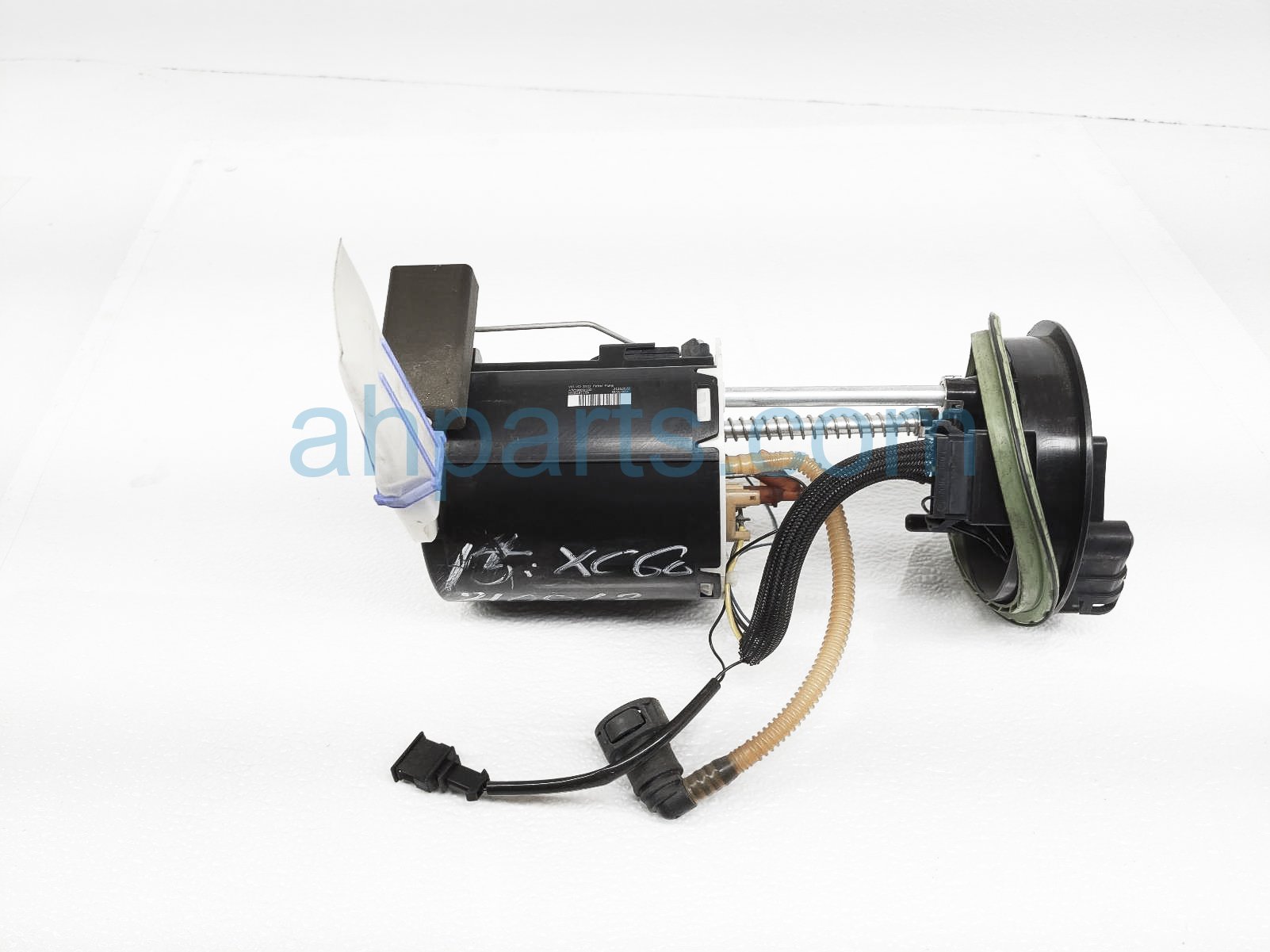 $125 Volvo GAS / FUEL PUMP ASSY - 2.0L