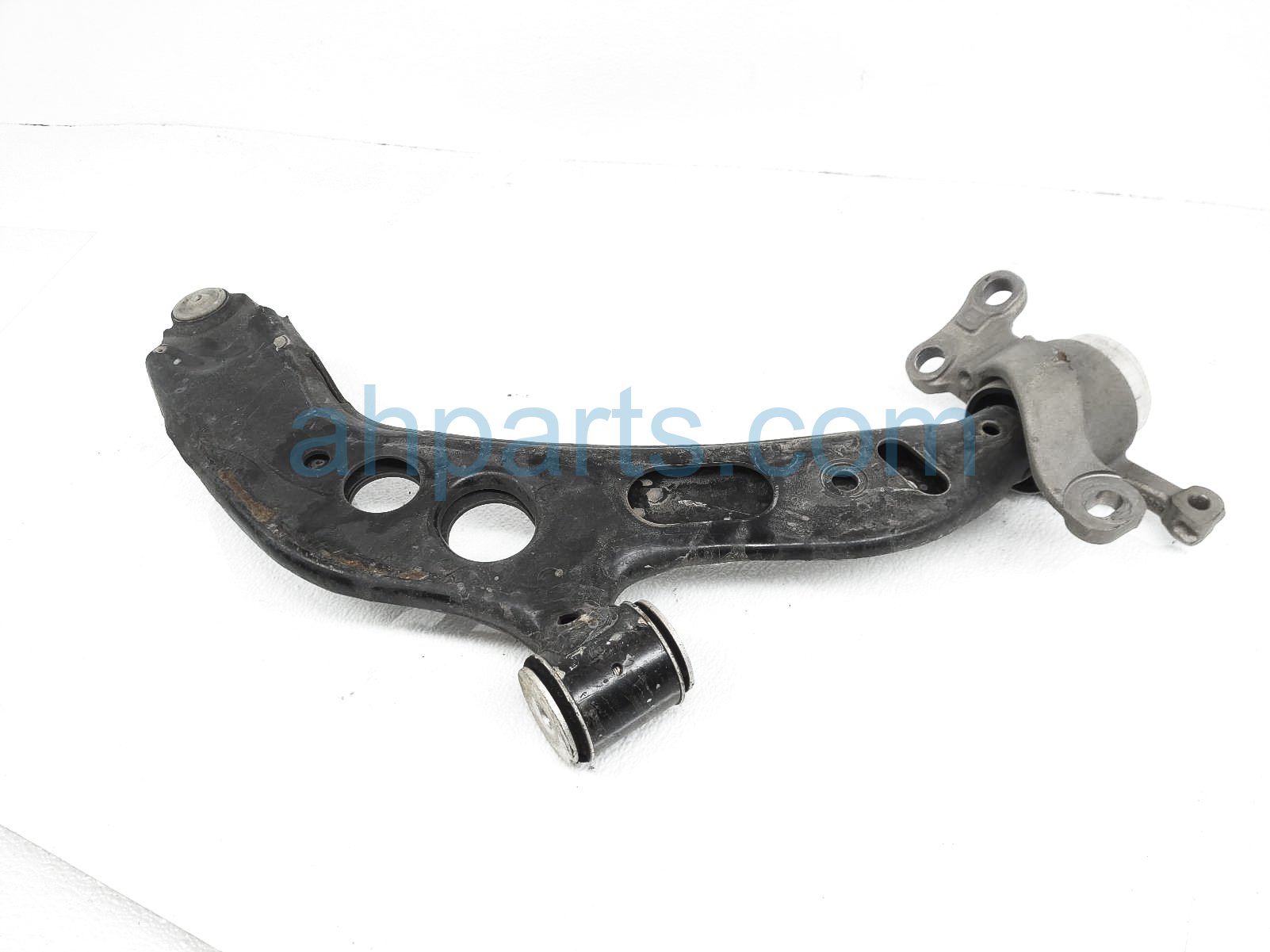 $120 BMW FR/LH LOWER CONTROL ARM