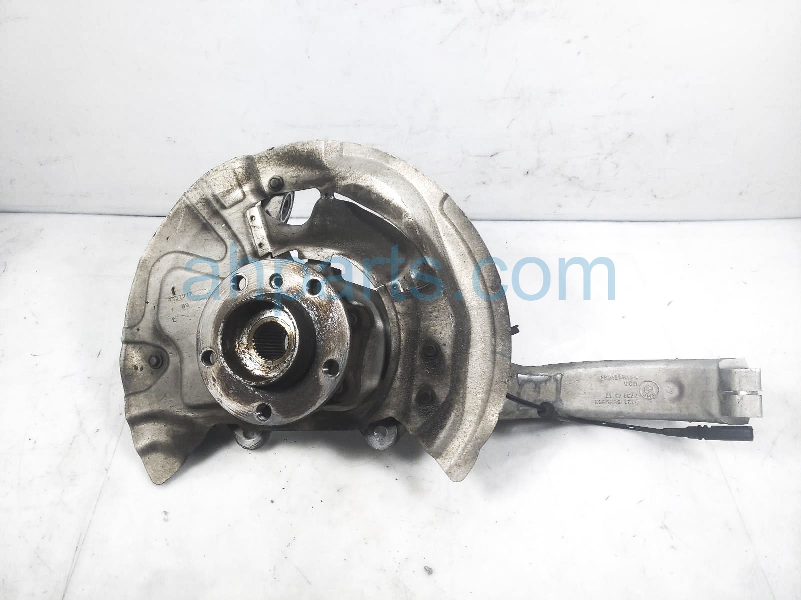 $125 BMW FR/LH SPINDLE KNUCKLE W/HUB ASSY