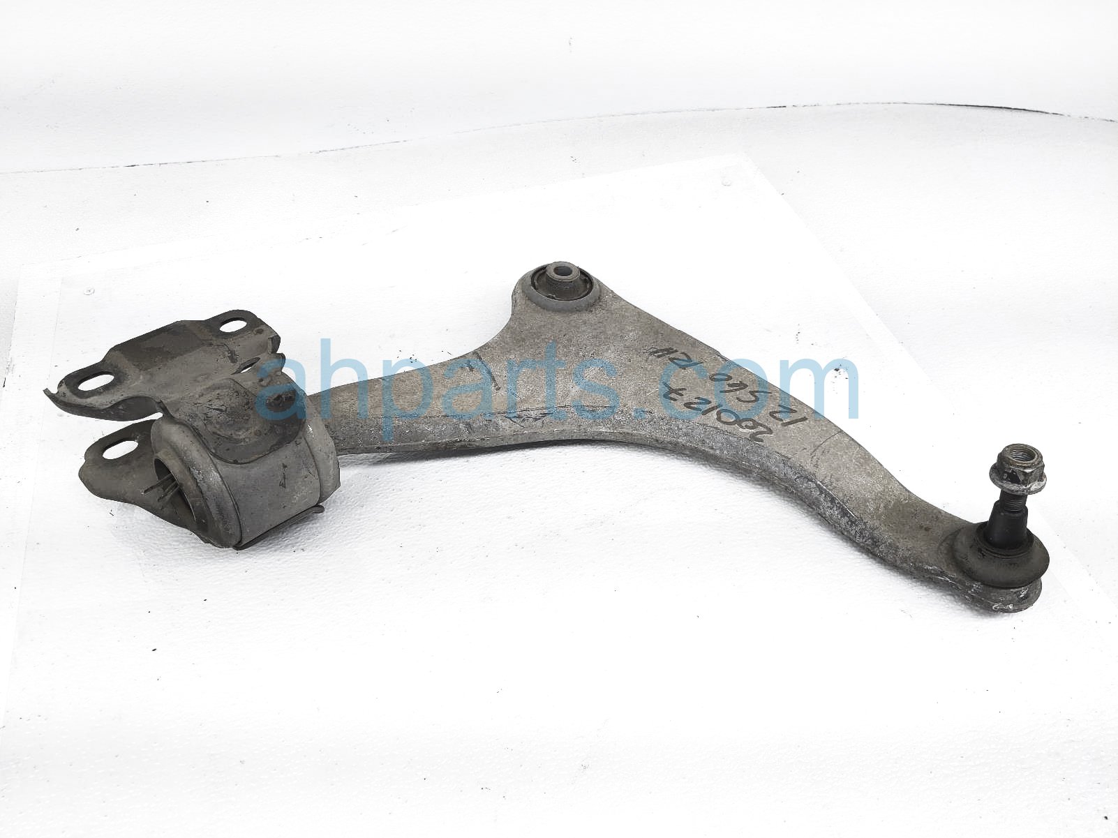 $75 Volvo FR/RH LOWER CONTROL ARM