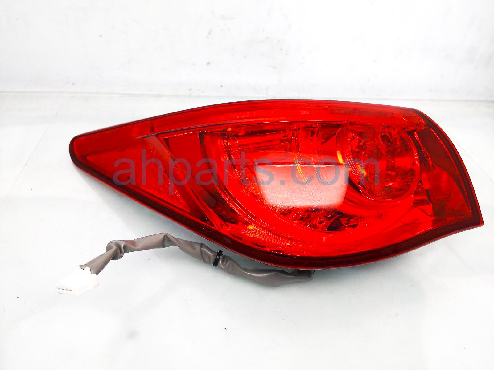 $175 Infiniti LH TAIL LAMP (ON BODY)