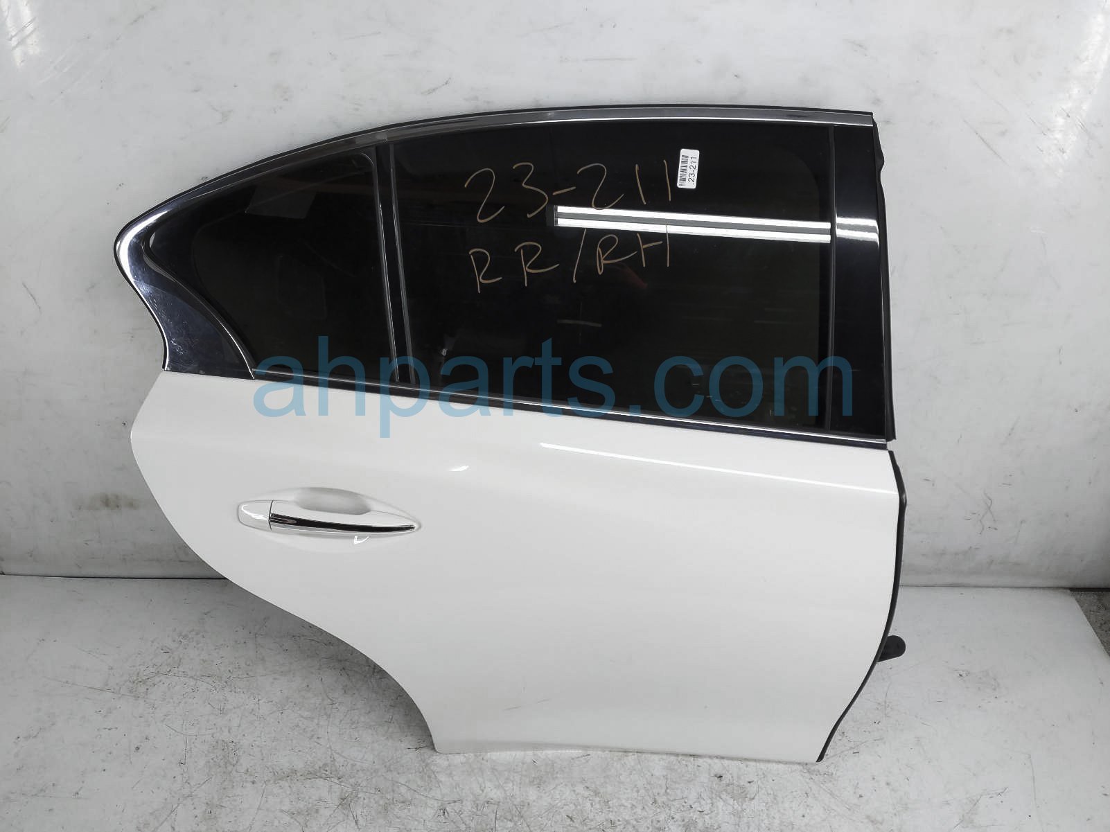 $399 Infiniti RR/RH DOOR - WHITE - NO INSIDE TRIM