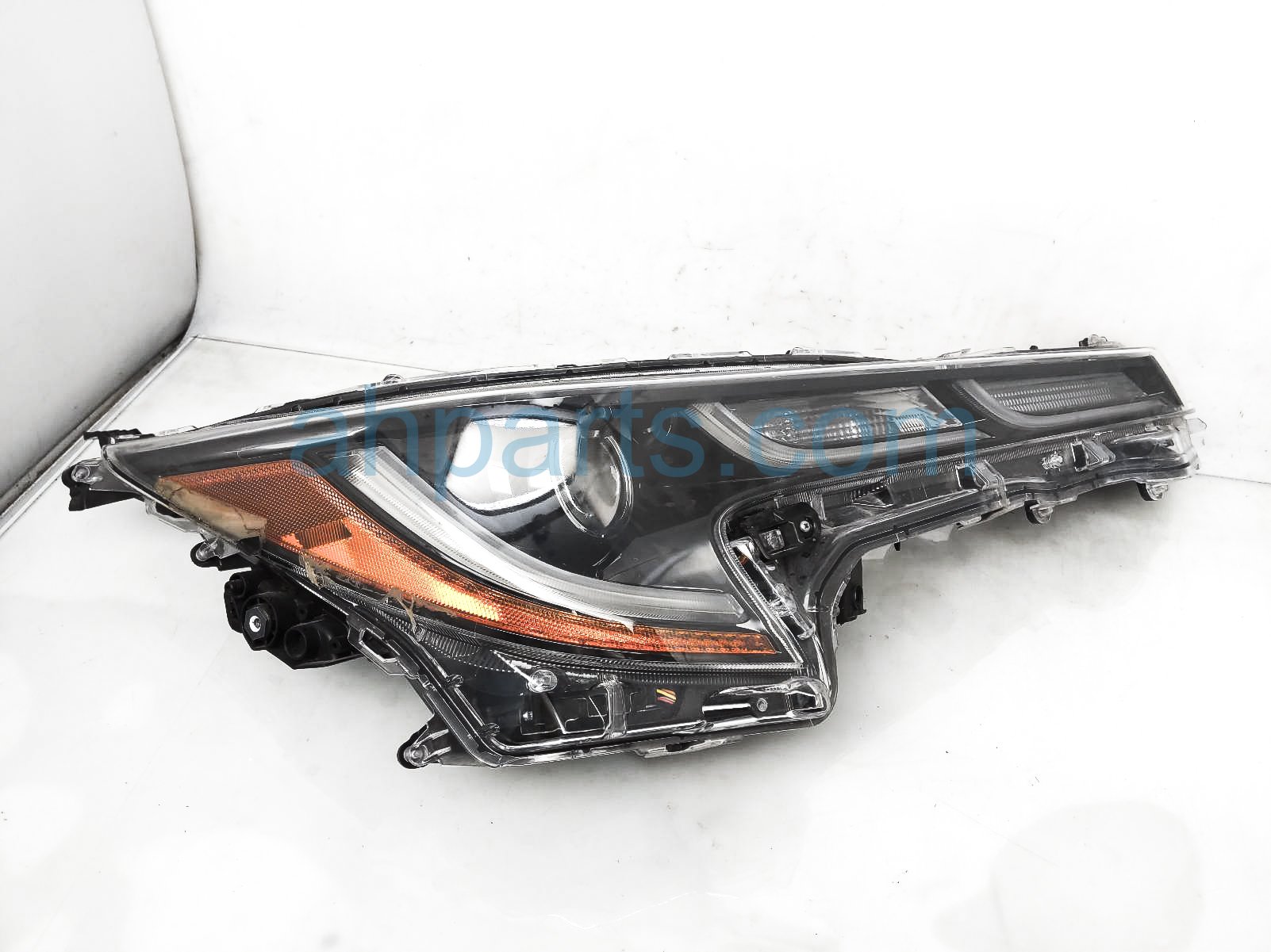 $599 Toyota RH HEADLAMP / LIGHT *