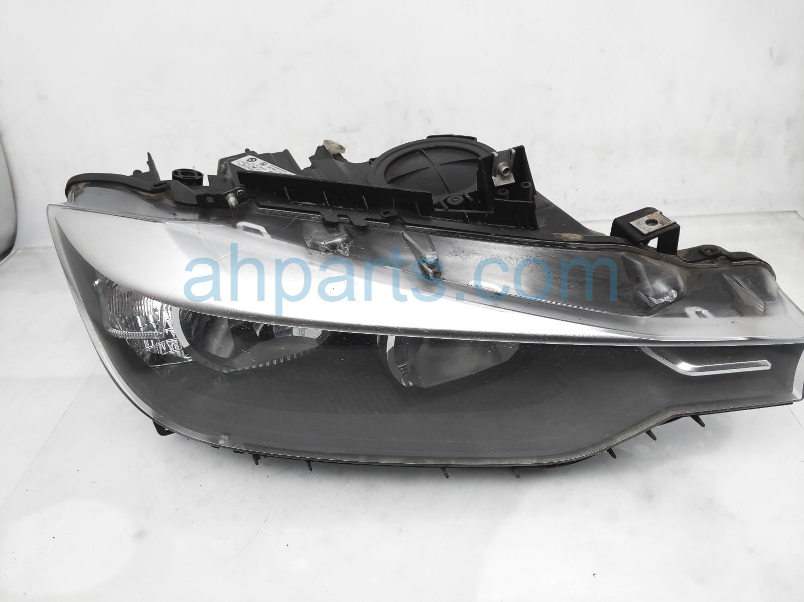 $275 BMW RH SIDE HEADLAMP / LIGHT ASSY