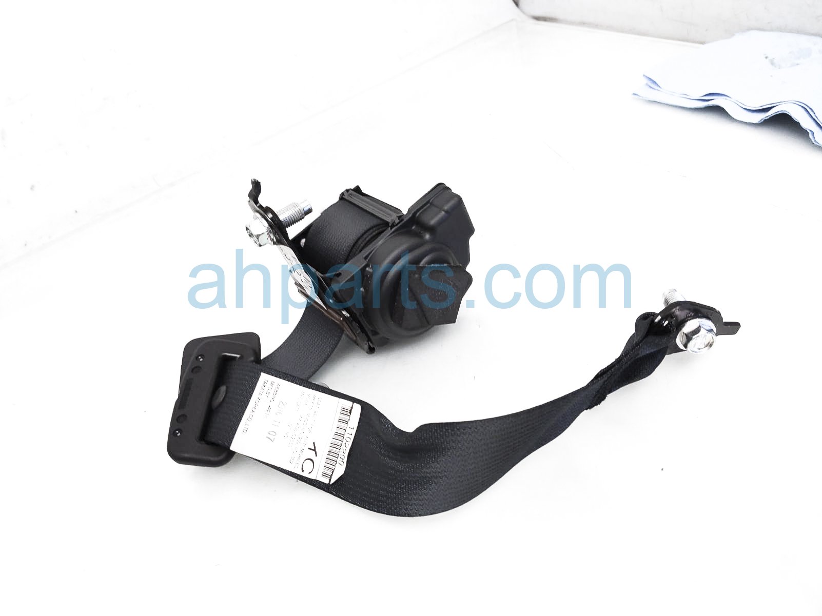 $29 Infiniti REAR MIDDLE SEAT BELT - BLACK