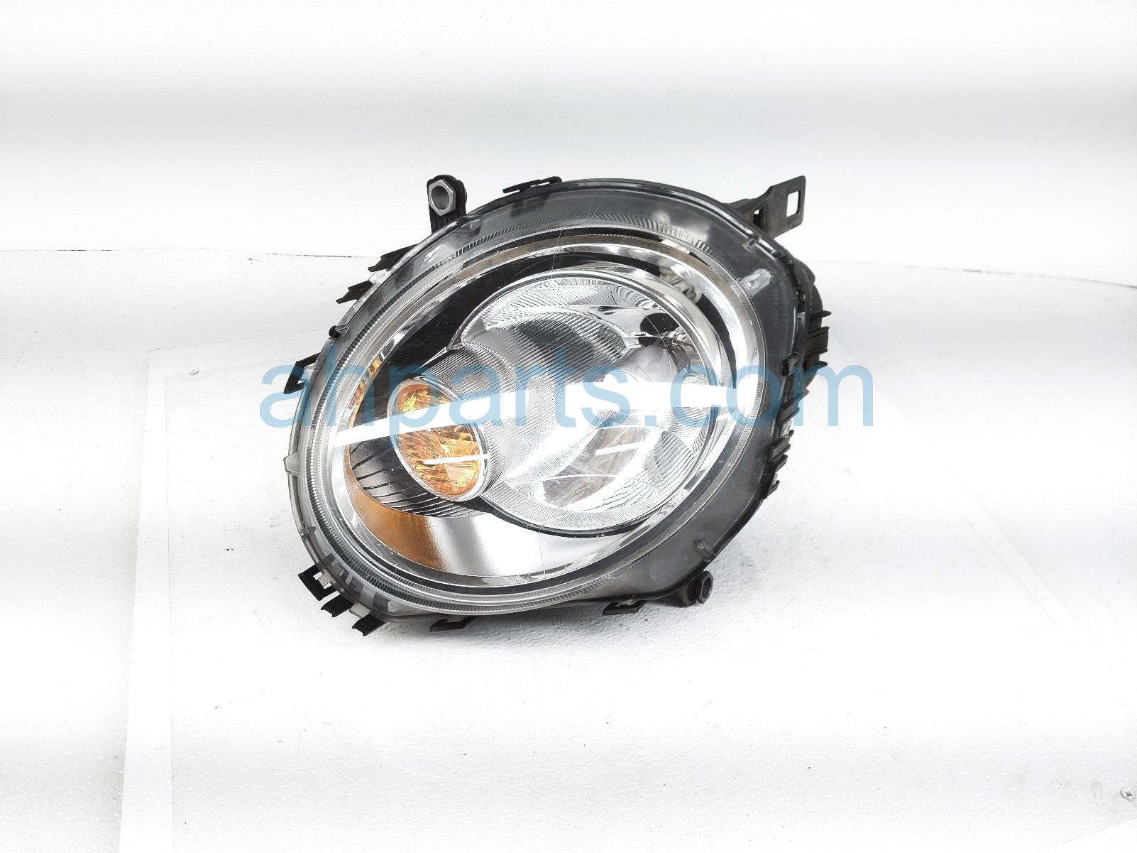 $125 BMW RH HEAD LAMP / LIGHT