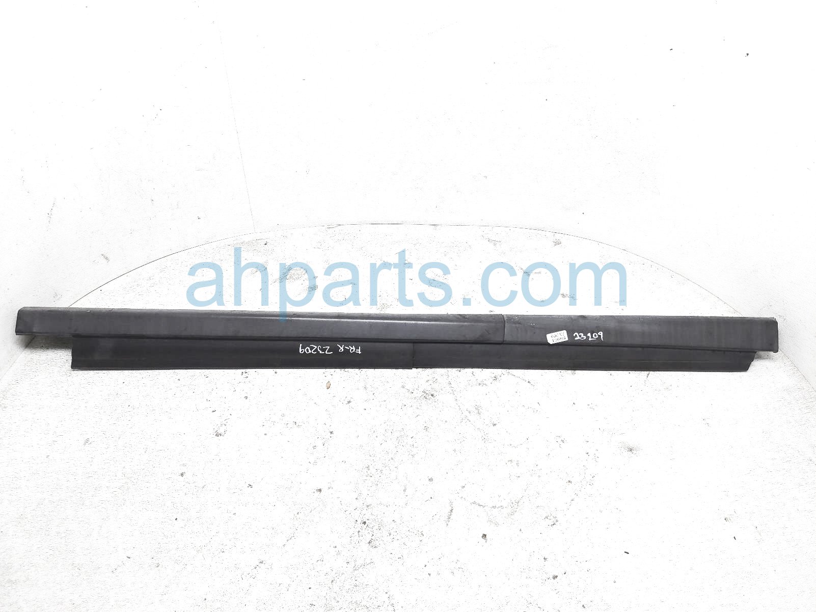 $95 Ford FRONT & REAR RH ROCKER MOLDING - BLK