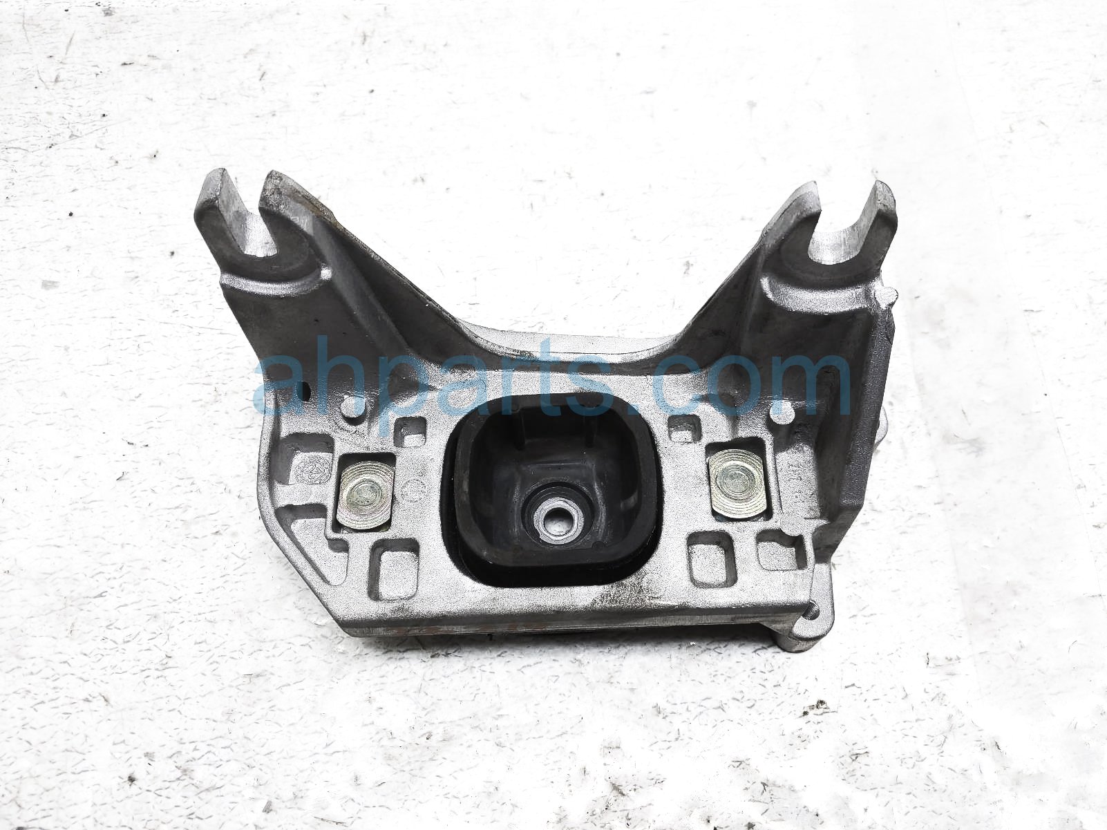 $75 Nissan LH ENGINE SUPPORT MOUNT -SV 1.8L