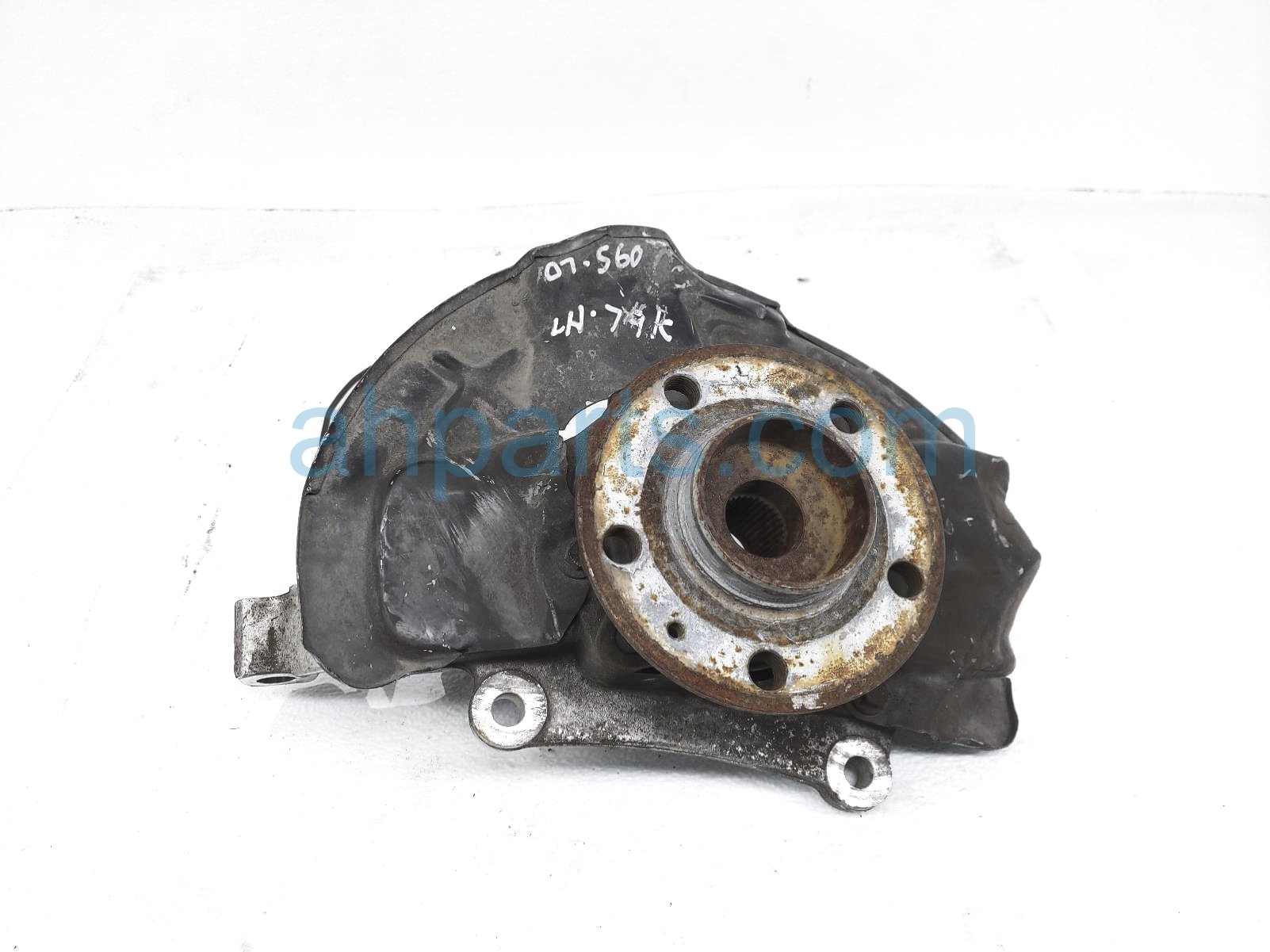 $75 Volvo FR/LH SPINDLE KNUCKLE HUB