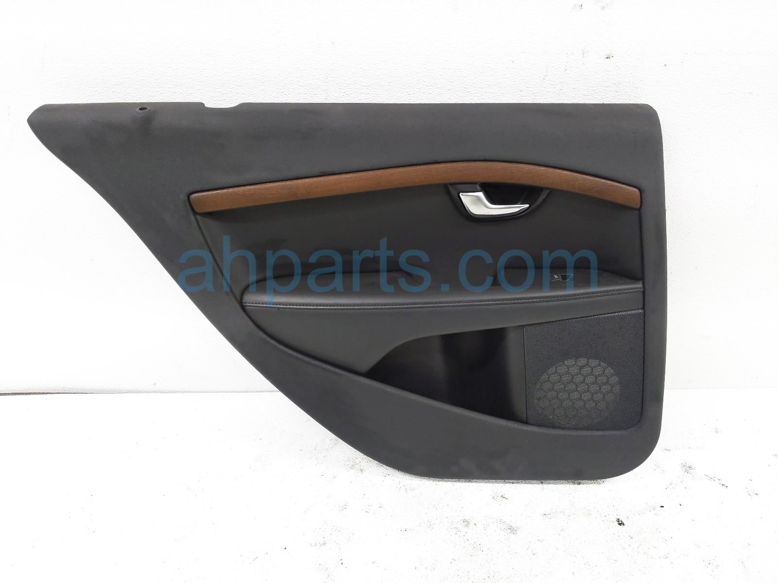 $225 Volvo RR/LH DOOR PANEL - BLACK