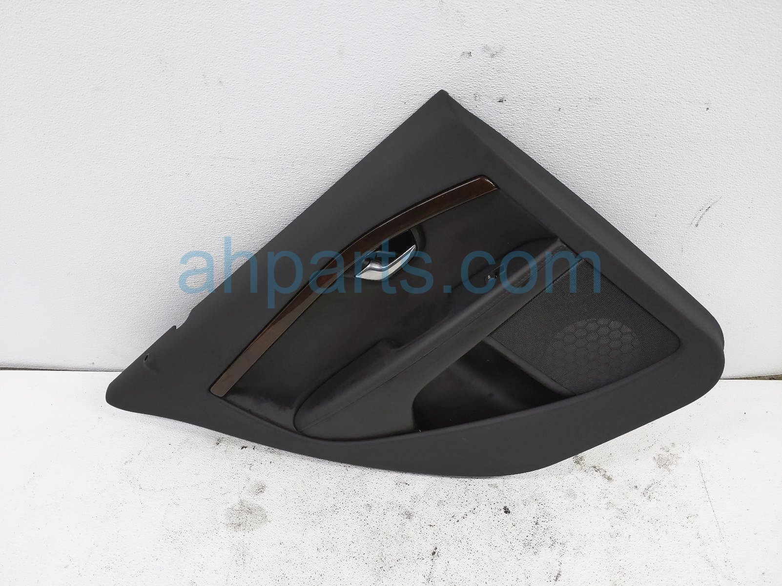 $100 Volvo RR/LH DOOR PANEL - BLACK