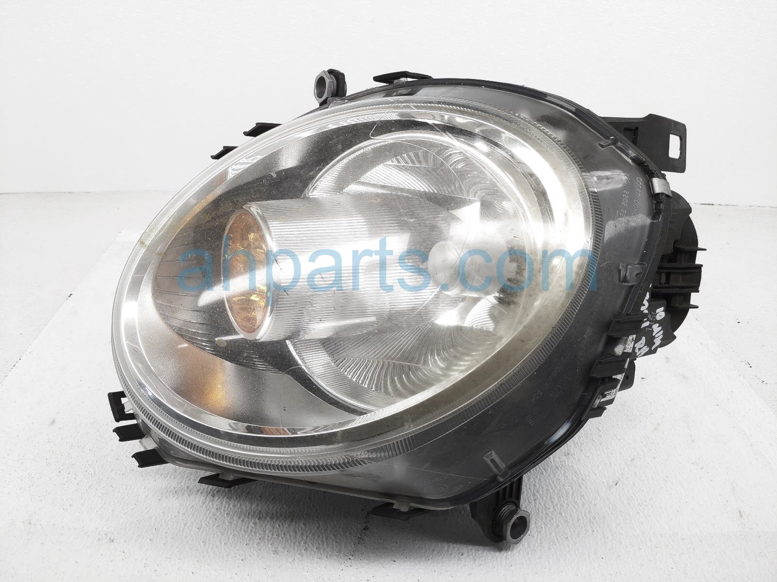 $95 BMW RH HEAD LIGHT / LAMP ASSY