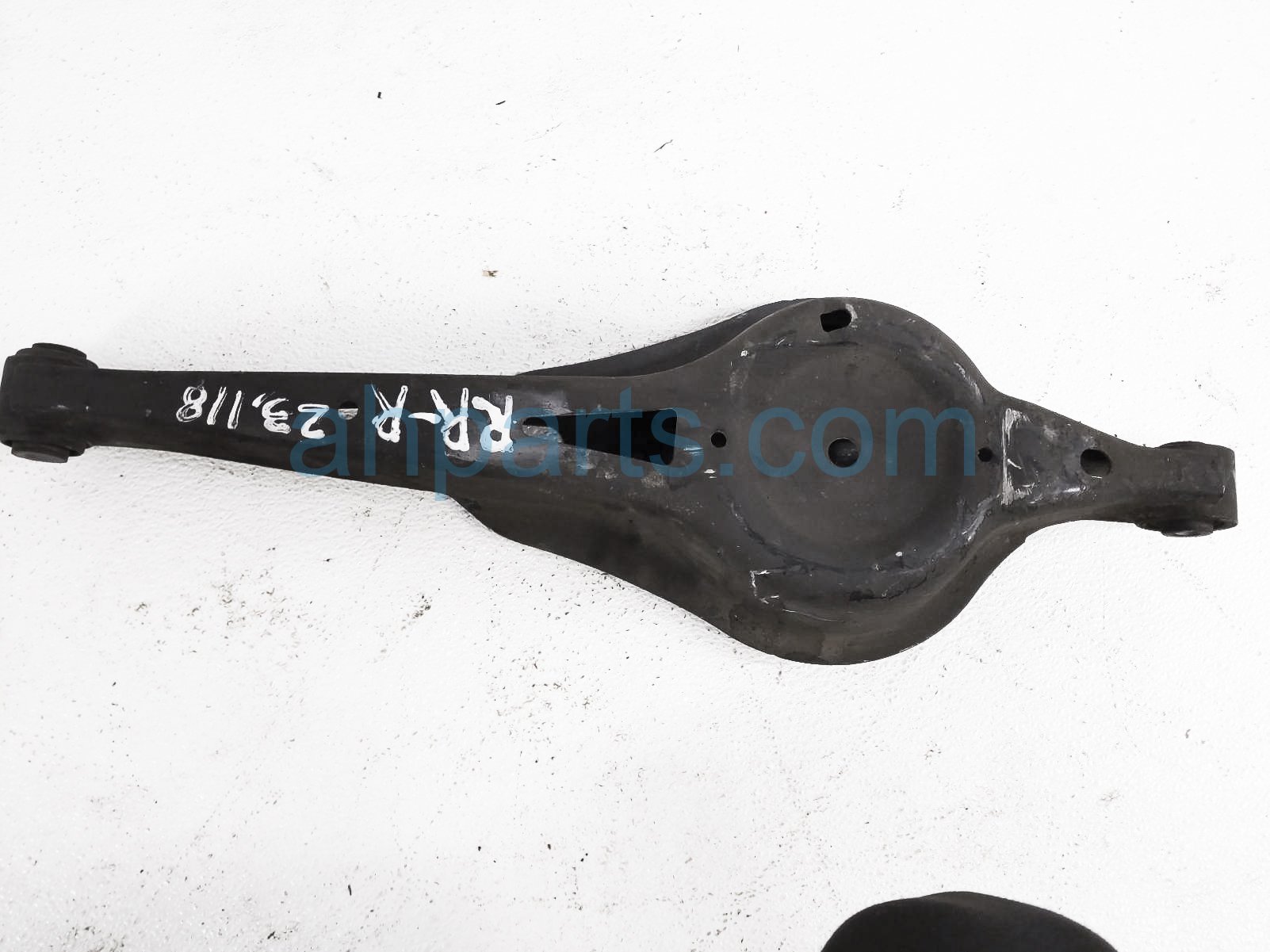 $40 Volvo RR/LH LOWER CONTROL ARM