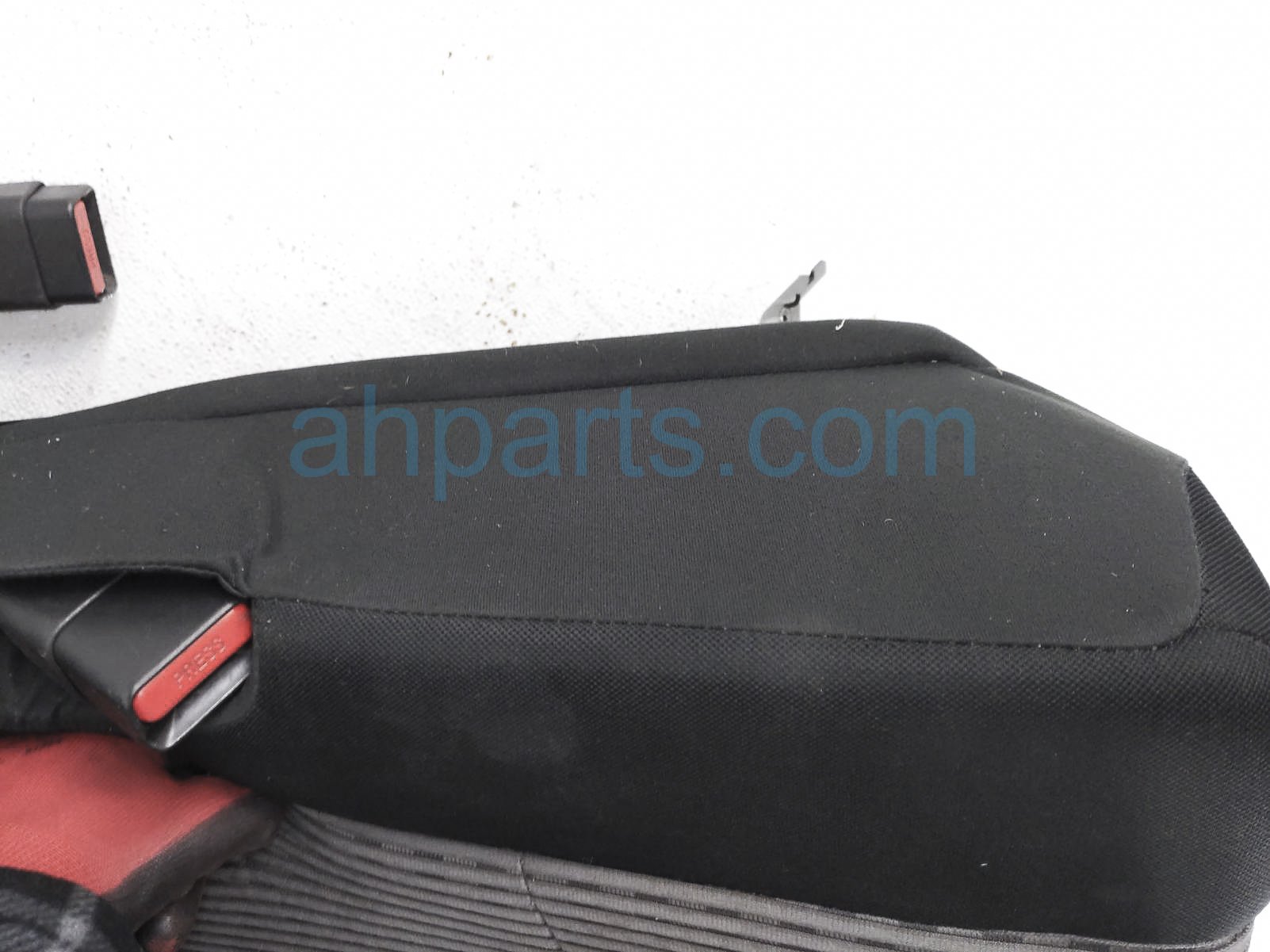 $199 Toyota 2ND ROW RH SEAT - BLK/GREY CLOTH