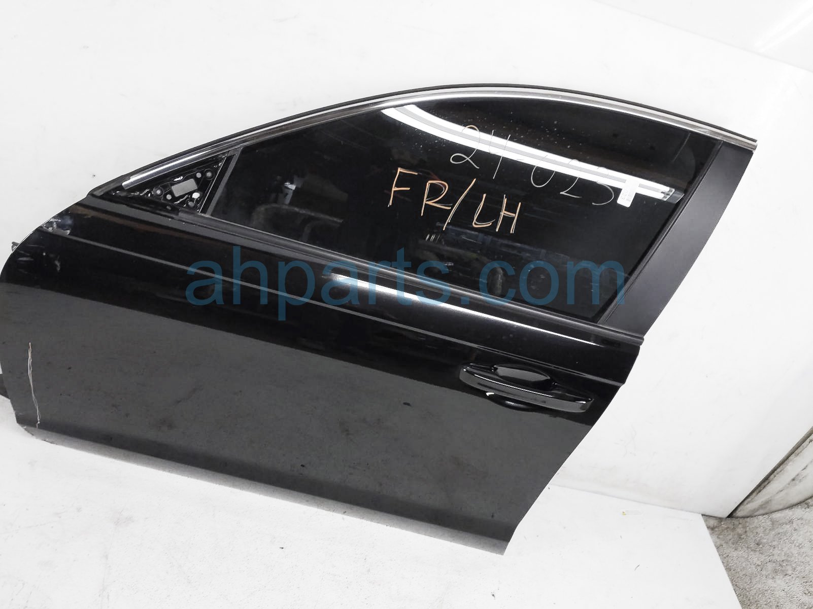 $1095 Honda FR/LH DOOR - BLACK - NO MIRROR/TRIM