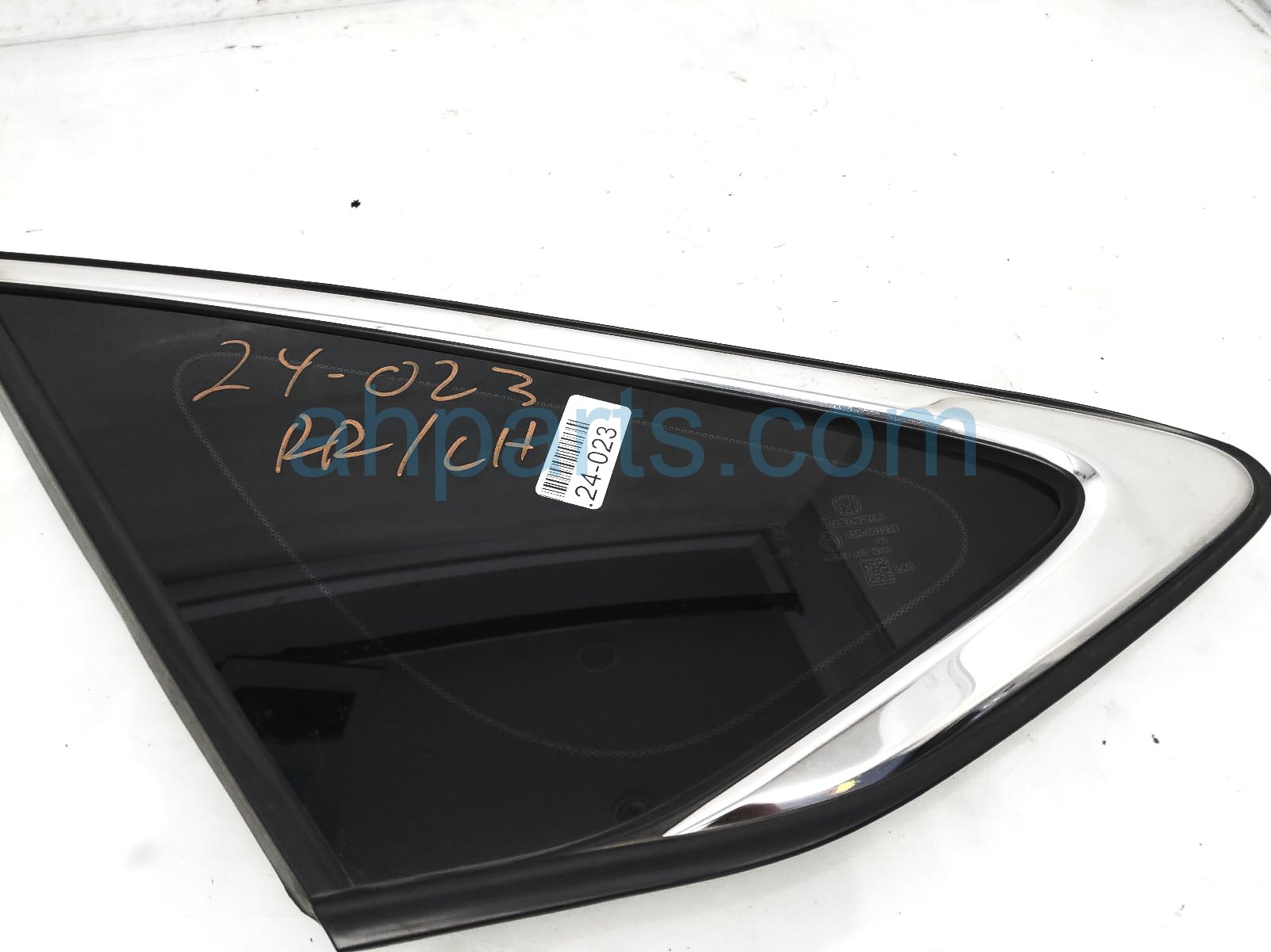 $125 Honda LH QUARTER WINDOW GLASS