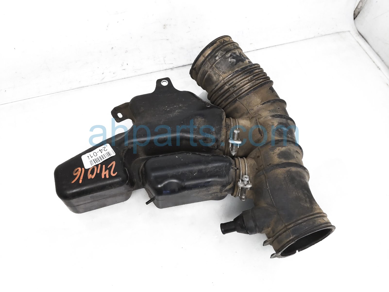 $75 Toyota AIR INTAKE RESONATOR W/ HOSE