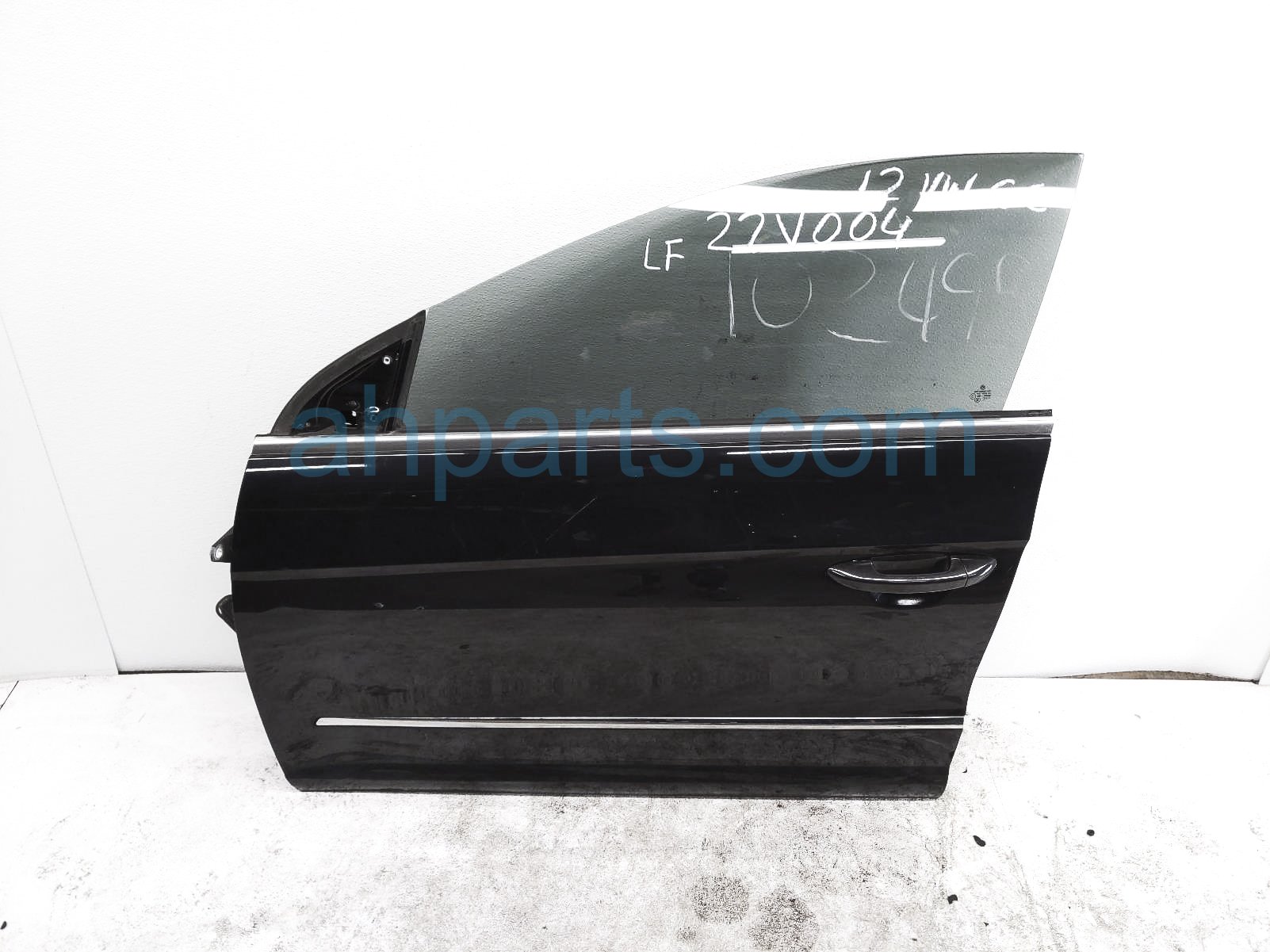 $250 Volkswagen FR/LH DOOR - BLACK NO MIRROR/TRIM