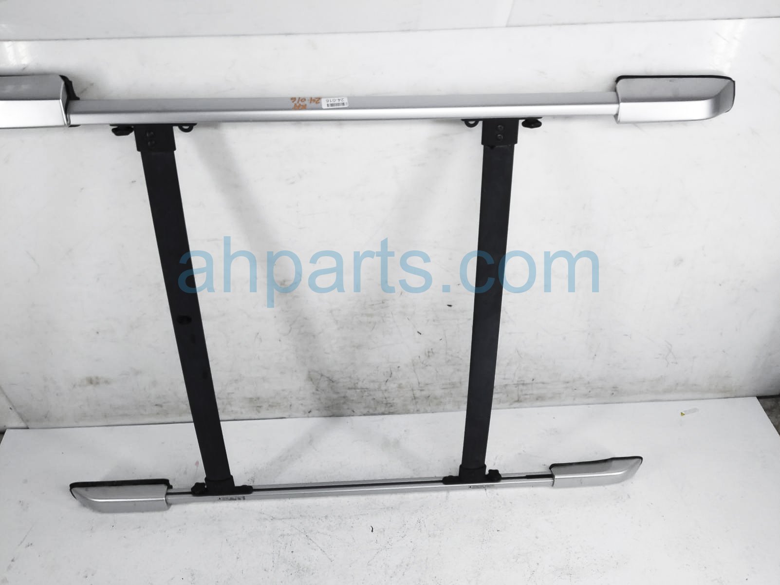 $199 Toyota LH + RH ROOF RAILS & CROSSBARS-NOTES