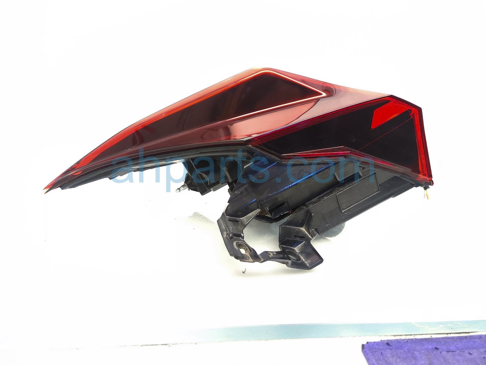 $275 Lexus RH TAIL LAMP (ON BODY)