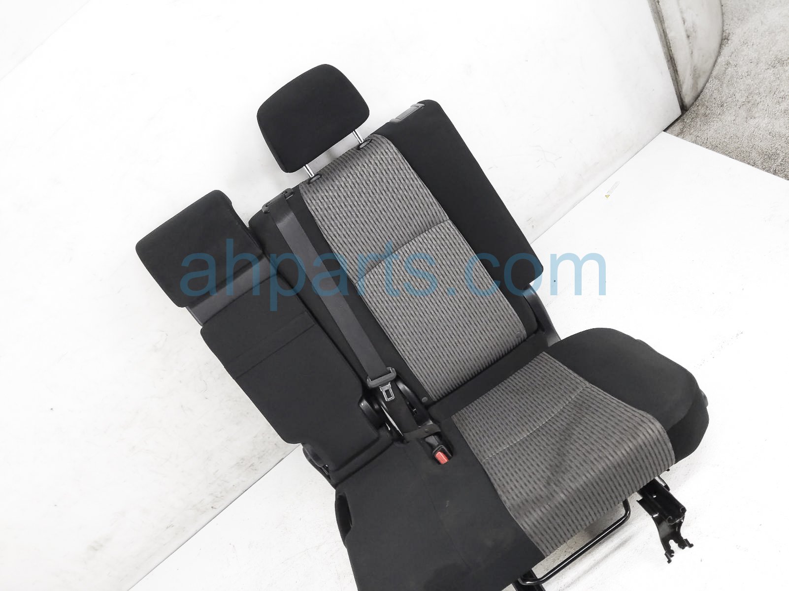 $250 Toyota 2ND ROW LH SEAT - GREY BLACK CLOTH