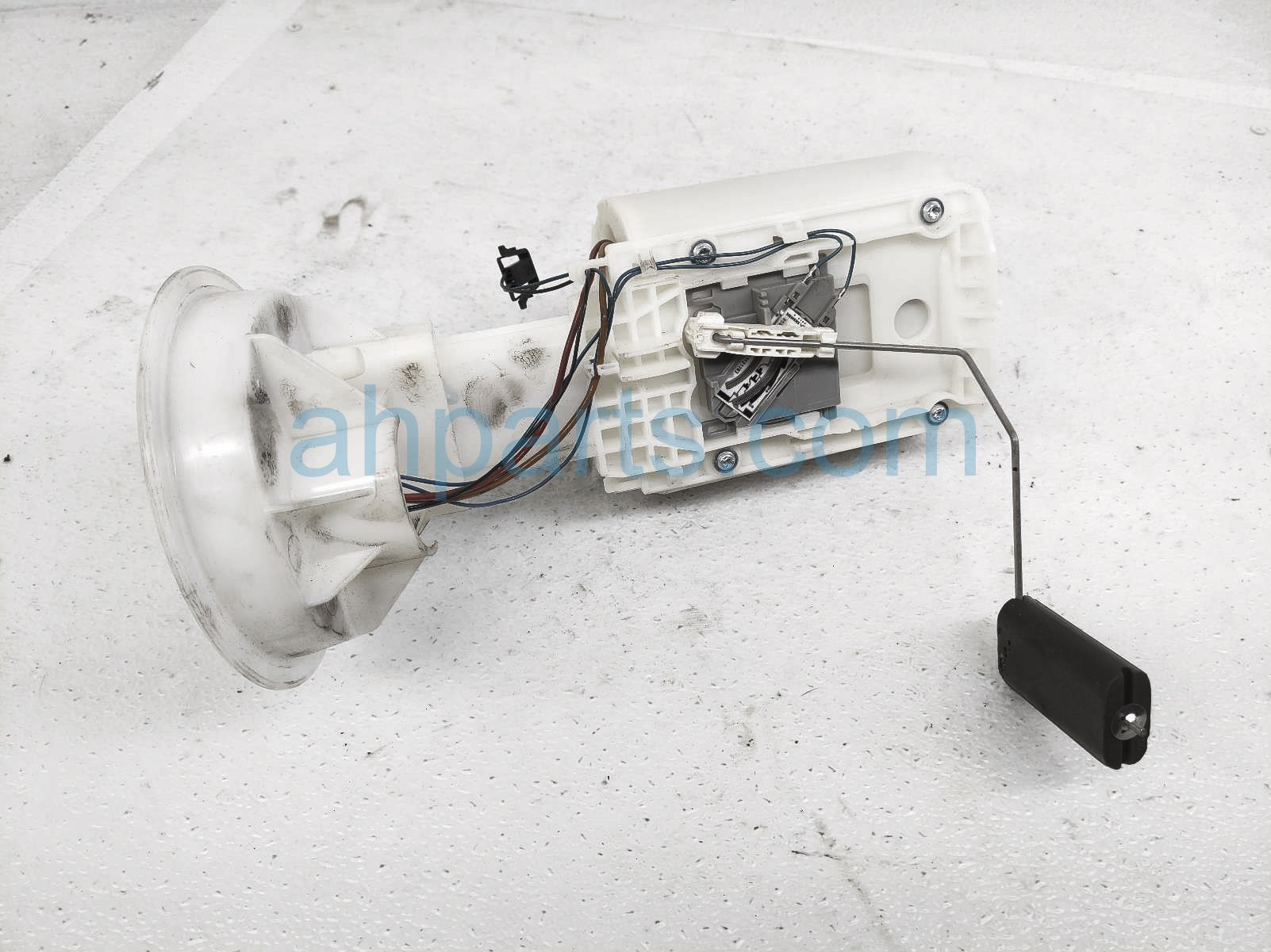 $75 BMW GAS / FUEL PUMP ASSY