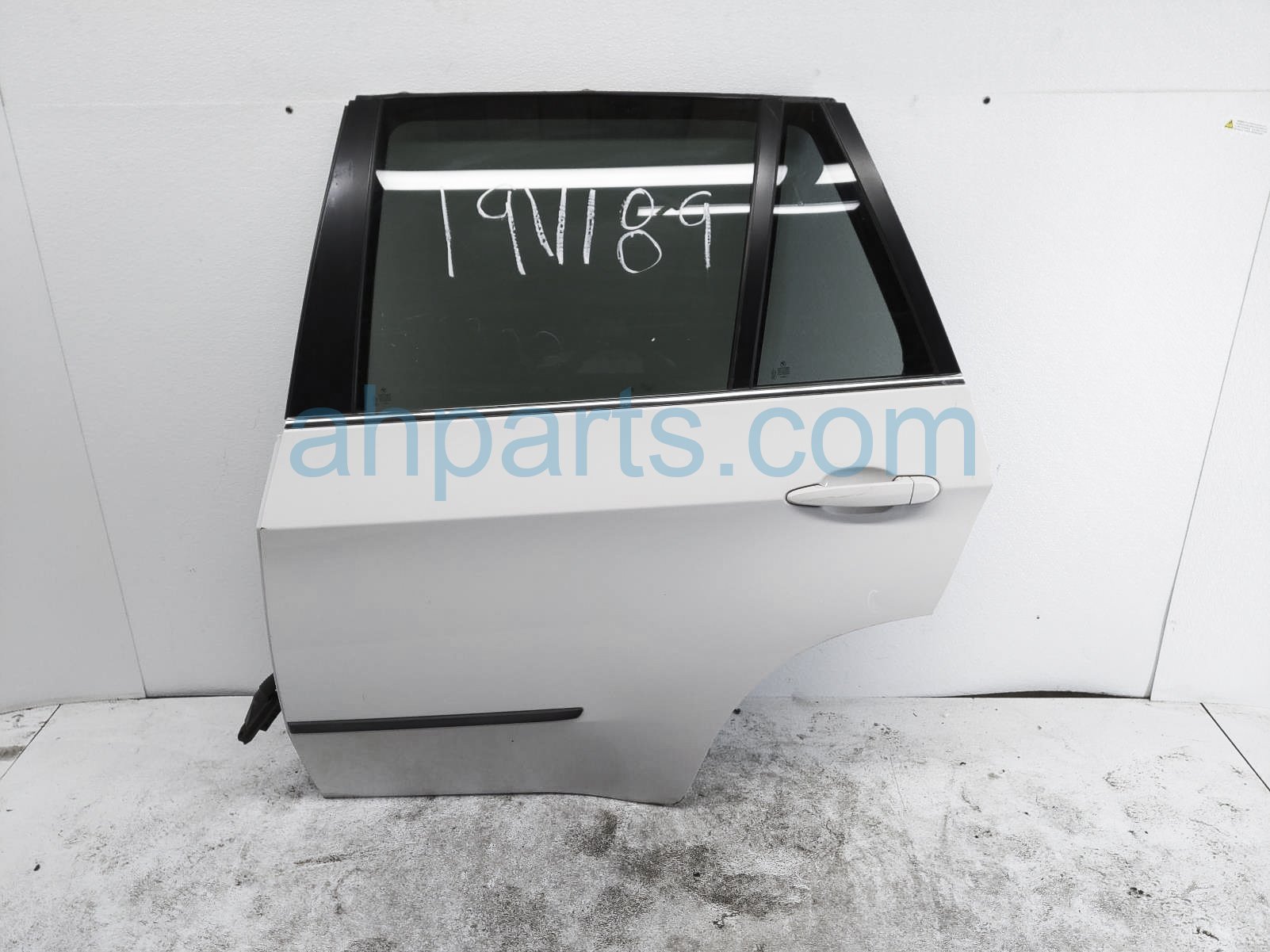 $249 BMW RR/LH DOOR - WHITE - NO TRIM PANEL *