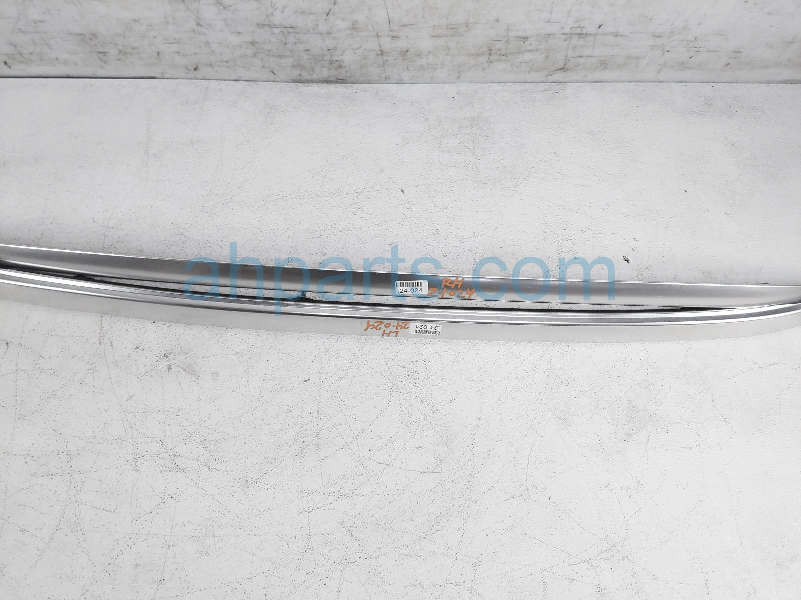 $450 Lexus LH + RH ROOF RAILS - CHROME