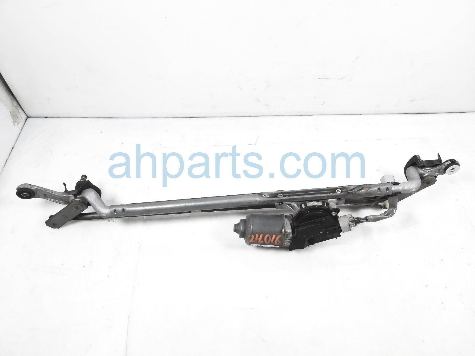 $55 Toyota FRONT WINDSHIELD WIPER MOTOR ASSY