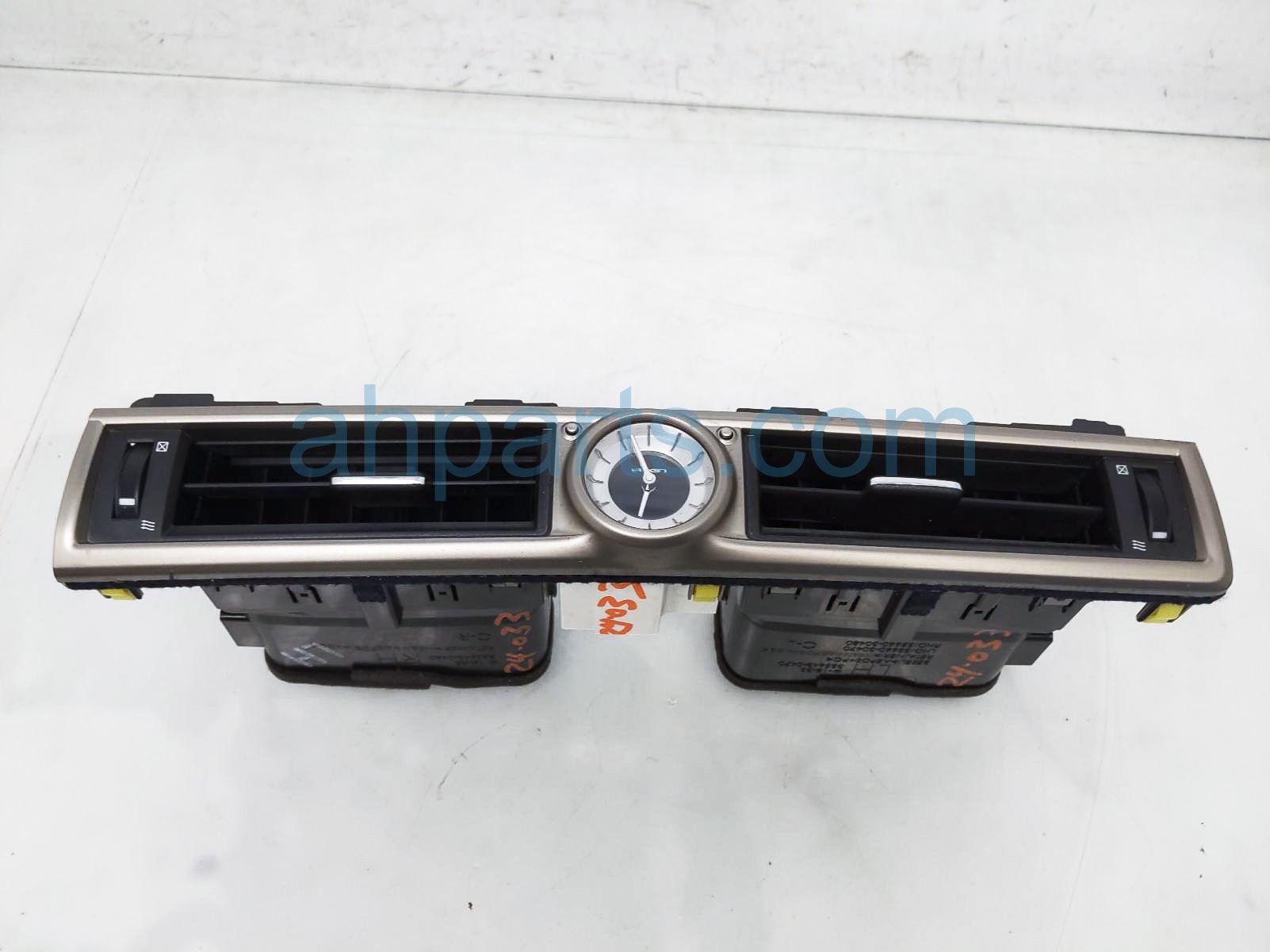 $125 Lexus DASH CENTER AIR VENT W/ CLOCK