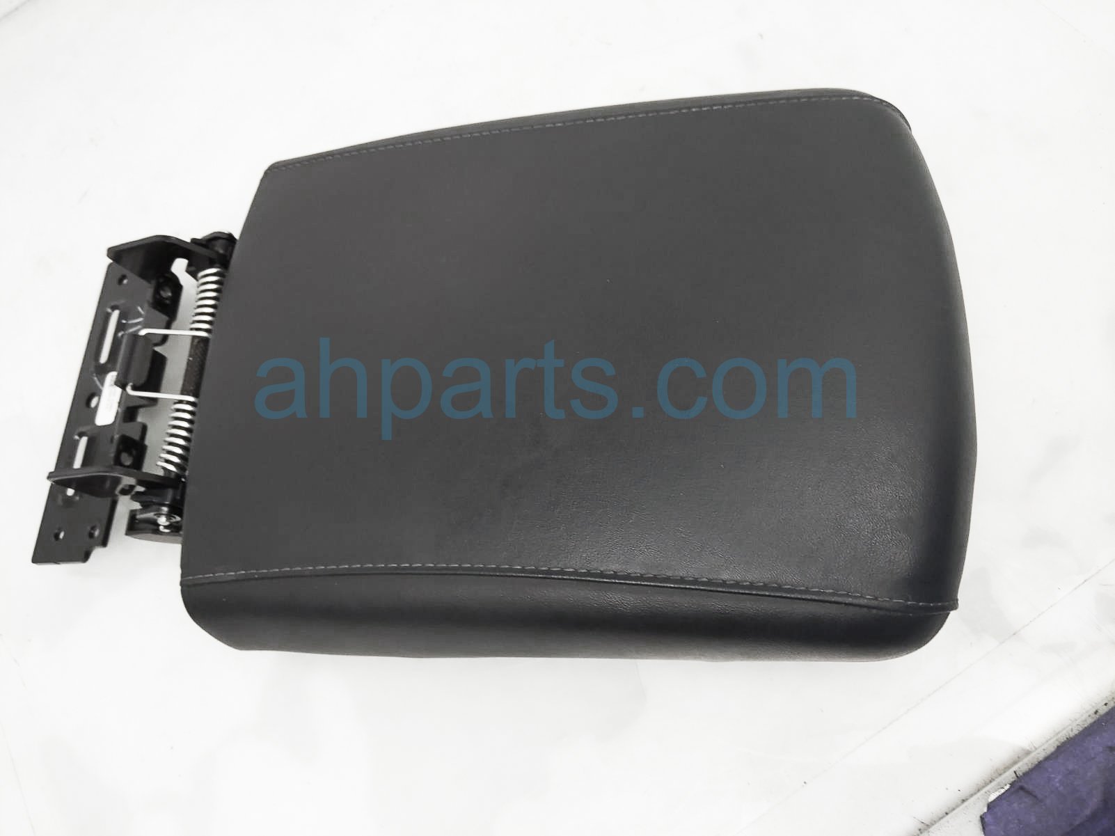 $149 Kia CENTER CONSOLE LID / ARMREST - BLACK