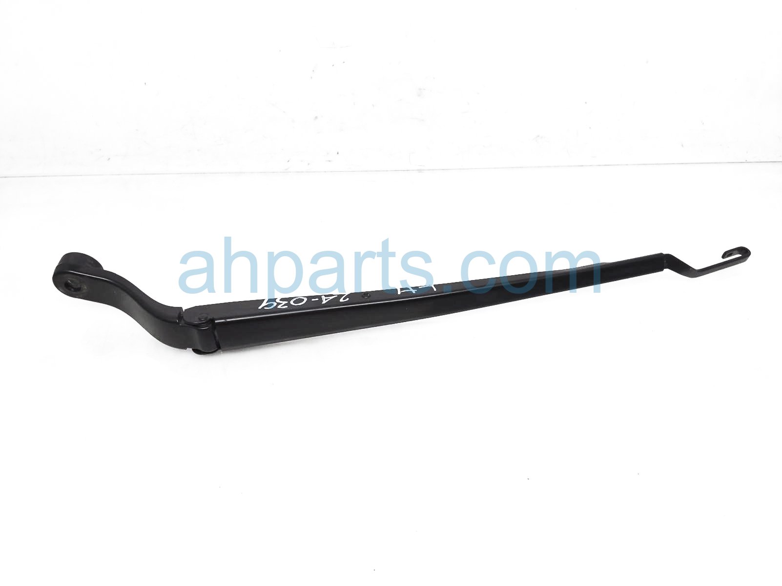 $30 Honda LH SIDE WINDSHIELD WIPER ARM